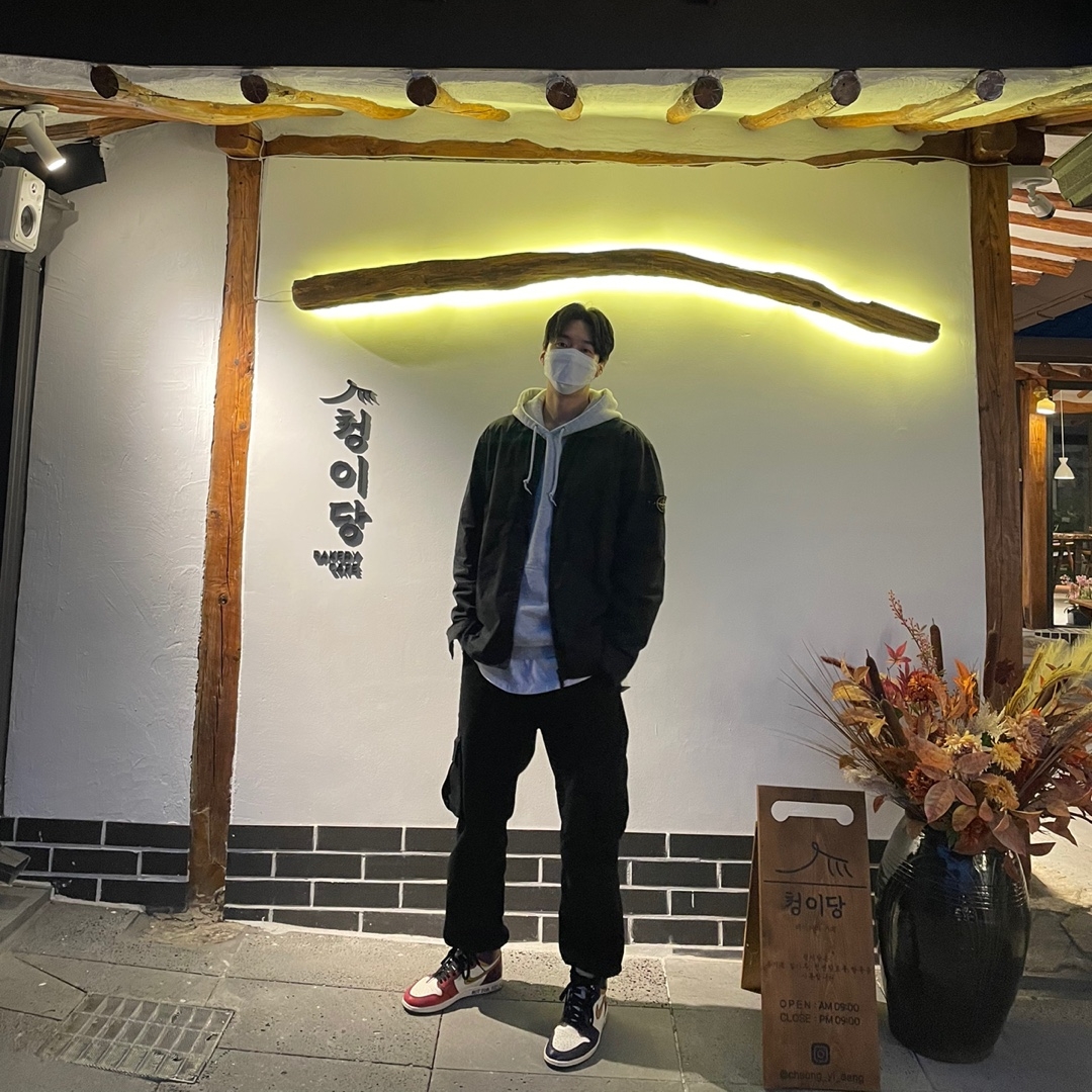 Jordan 1 Retro High OG Defiant SB LA to Chicago, Stone Island 10319 Stretch Cotton Twill Overshirt Black - 21SS 착용 스타일