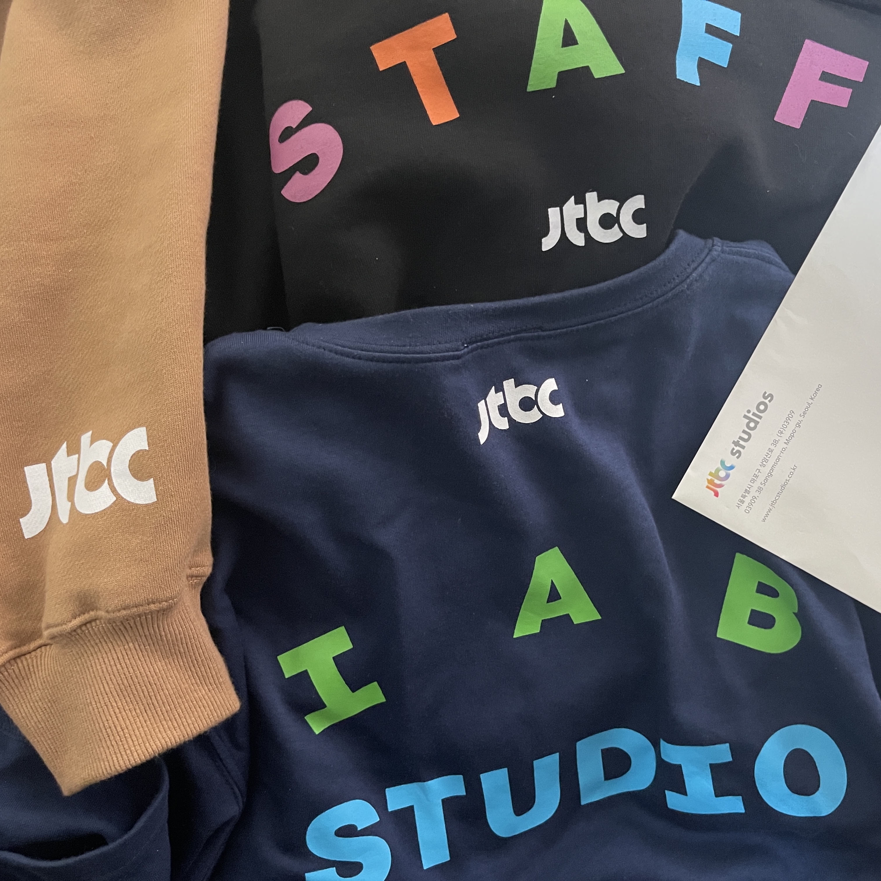 IAB Studio x JTBC Hoodie, IAB Studio x JTBC T-shirt 착용 스타일