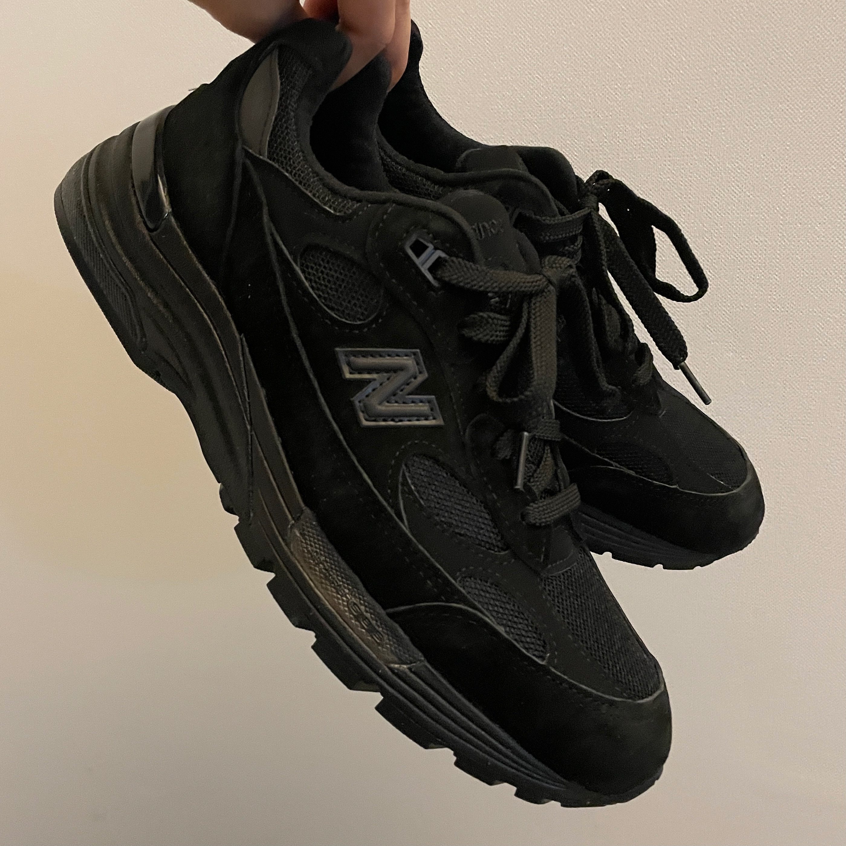 New Balance 992 Made in USA Triple Black 착용 스타일