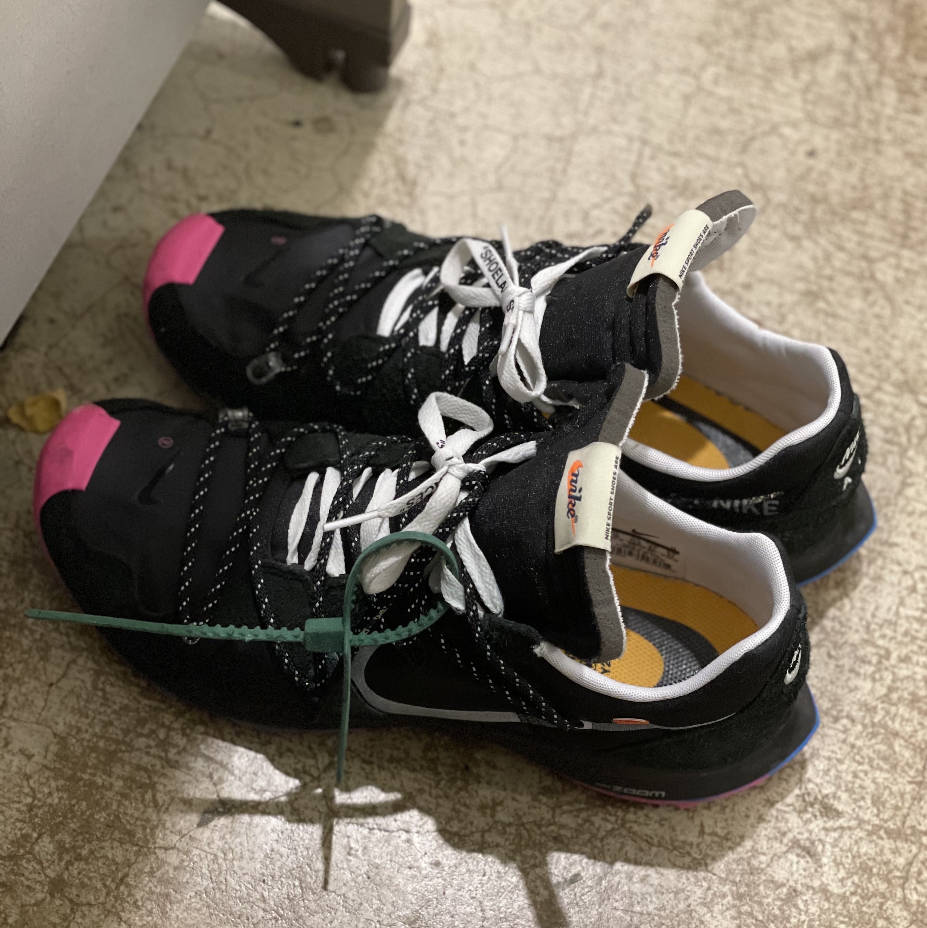 (W) Nike x Off-White Zoom Terra Kiger 5 Black 착용 스타일