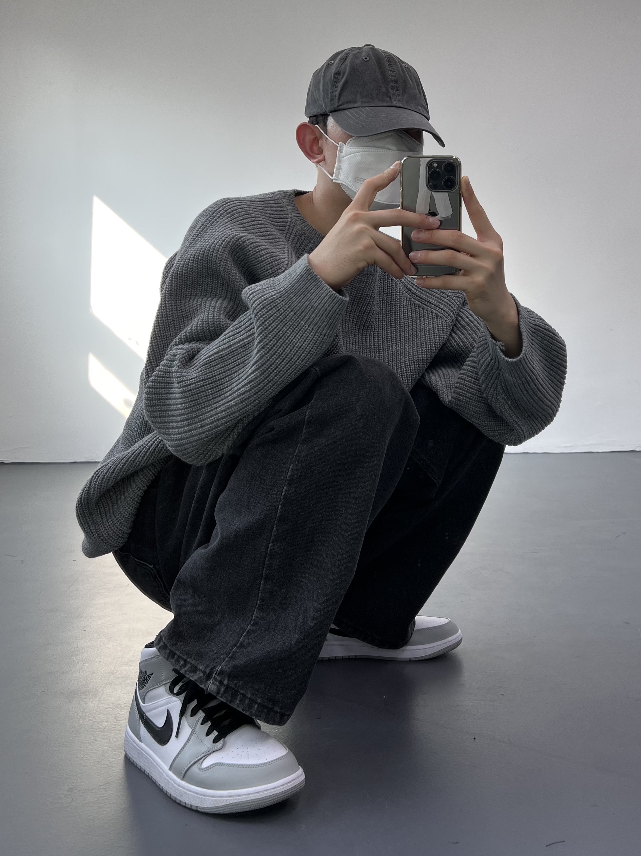 Jordan 1 Mid Light Smoke Grey 착용 스타일
