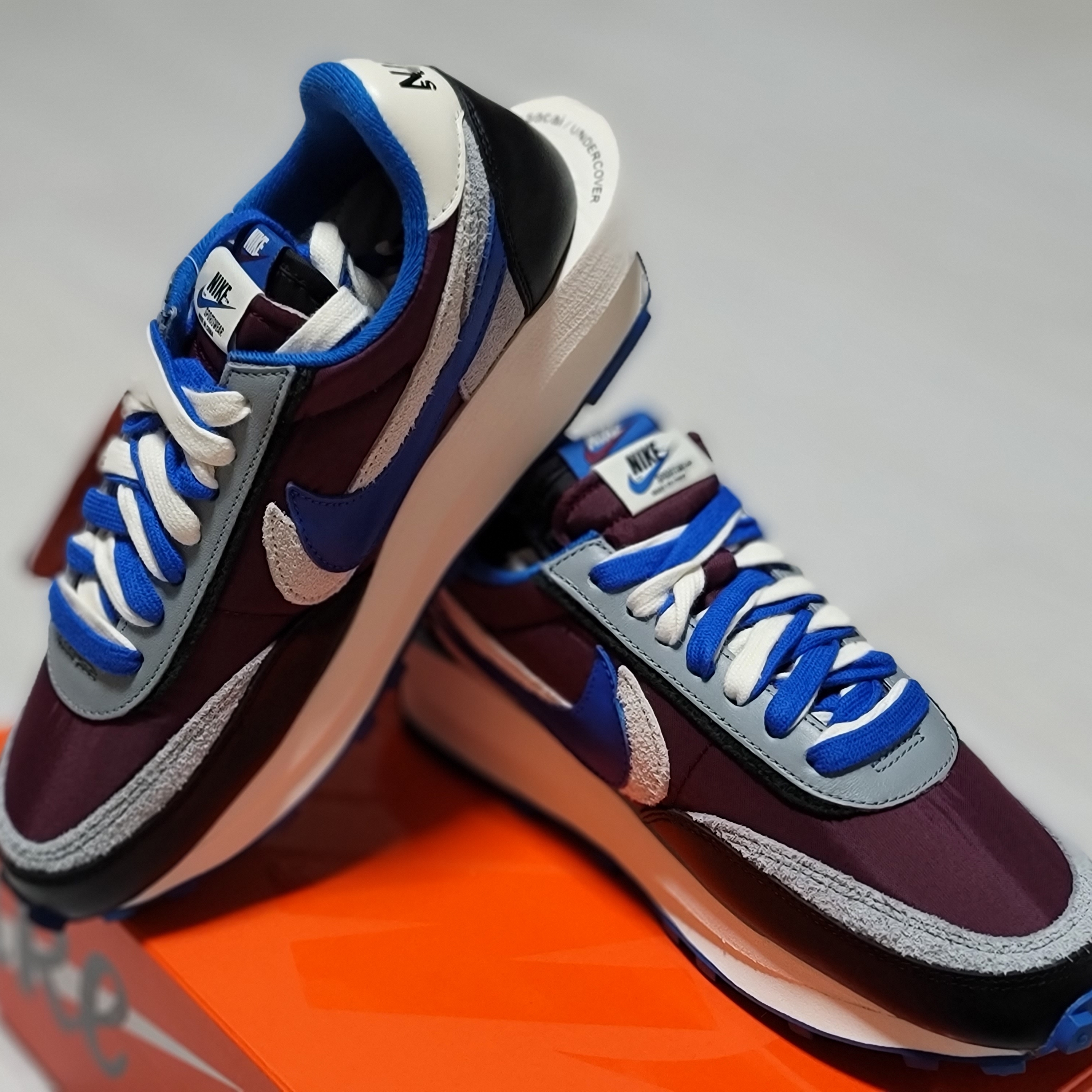 Nike x Sacai x Undercover LDWaffle Night Maroon Team Royal 착용 스타일 - 2