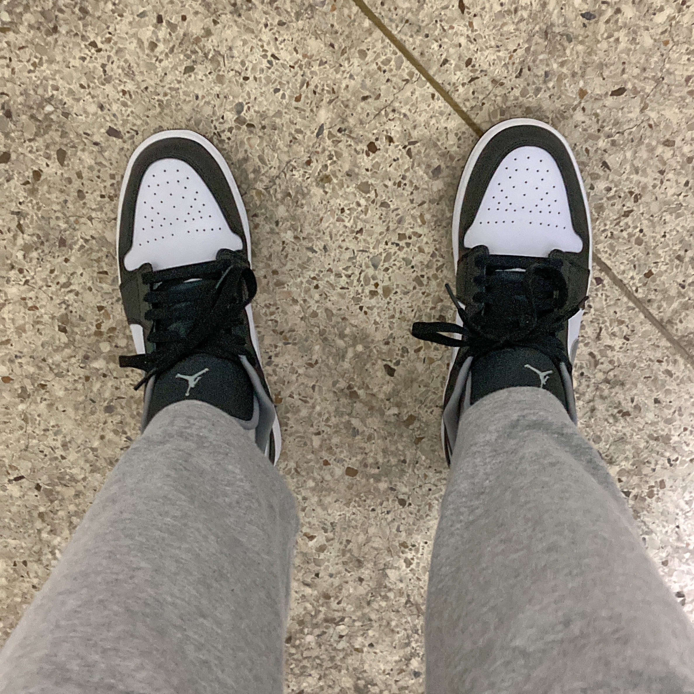 Jordan 1 Low Black Particle Grey 착용 스타일