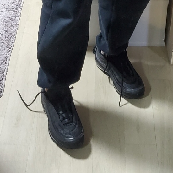 Nike Air Max 97 Triple Black 착용 스타일