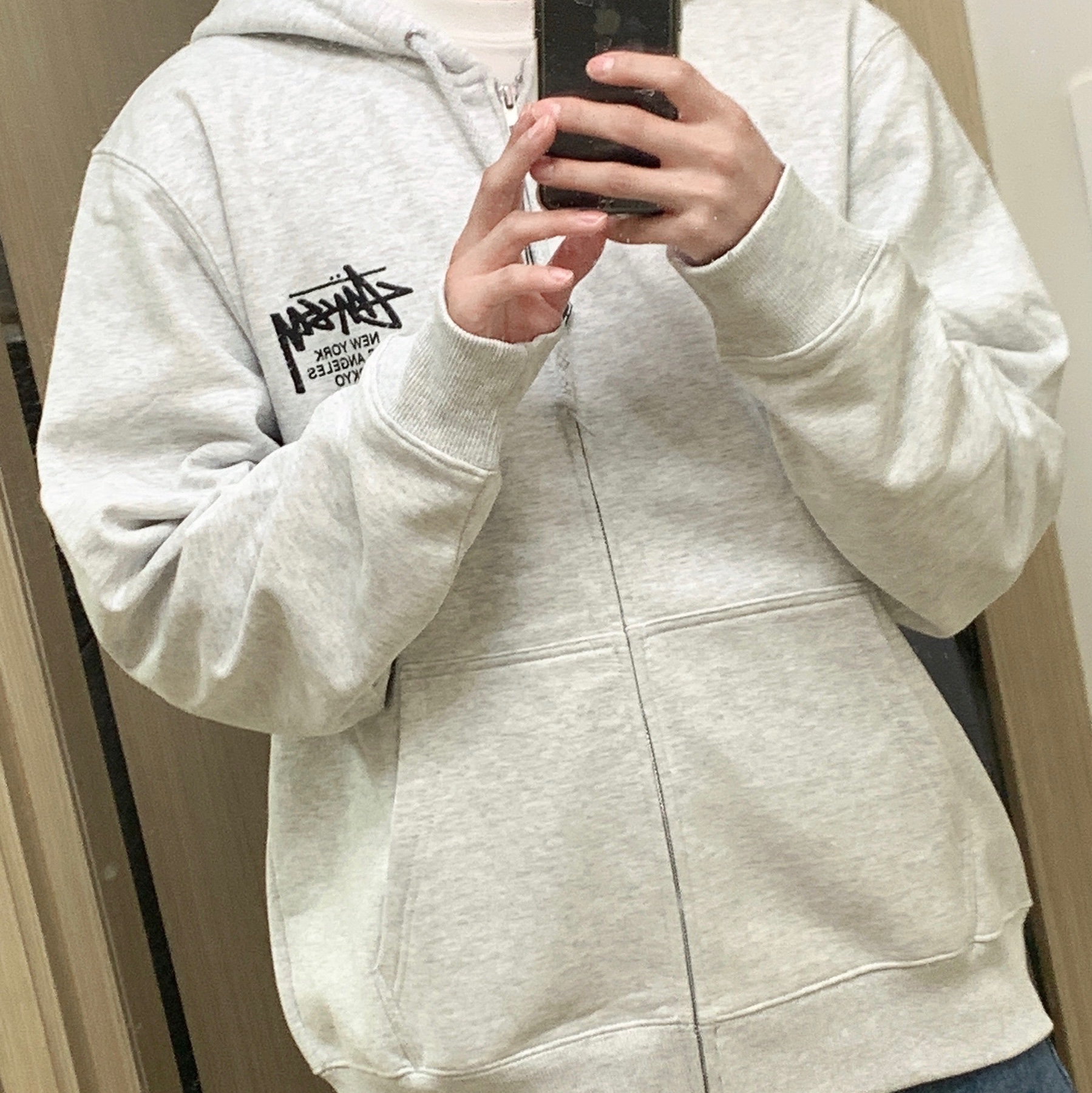 Stussy World Tour Zip Hoodie Ash Heather 2021 착용 스타일 - 1