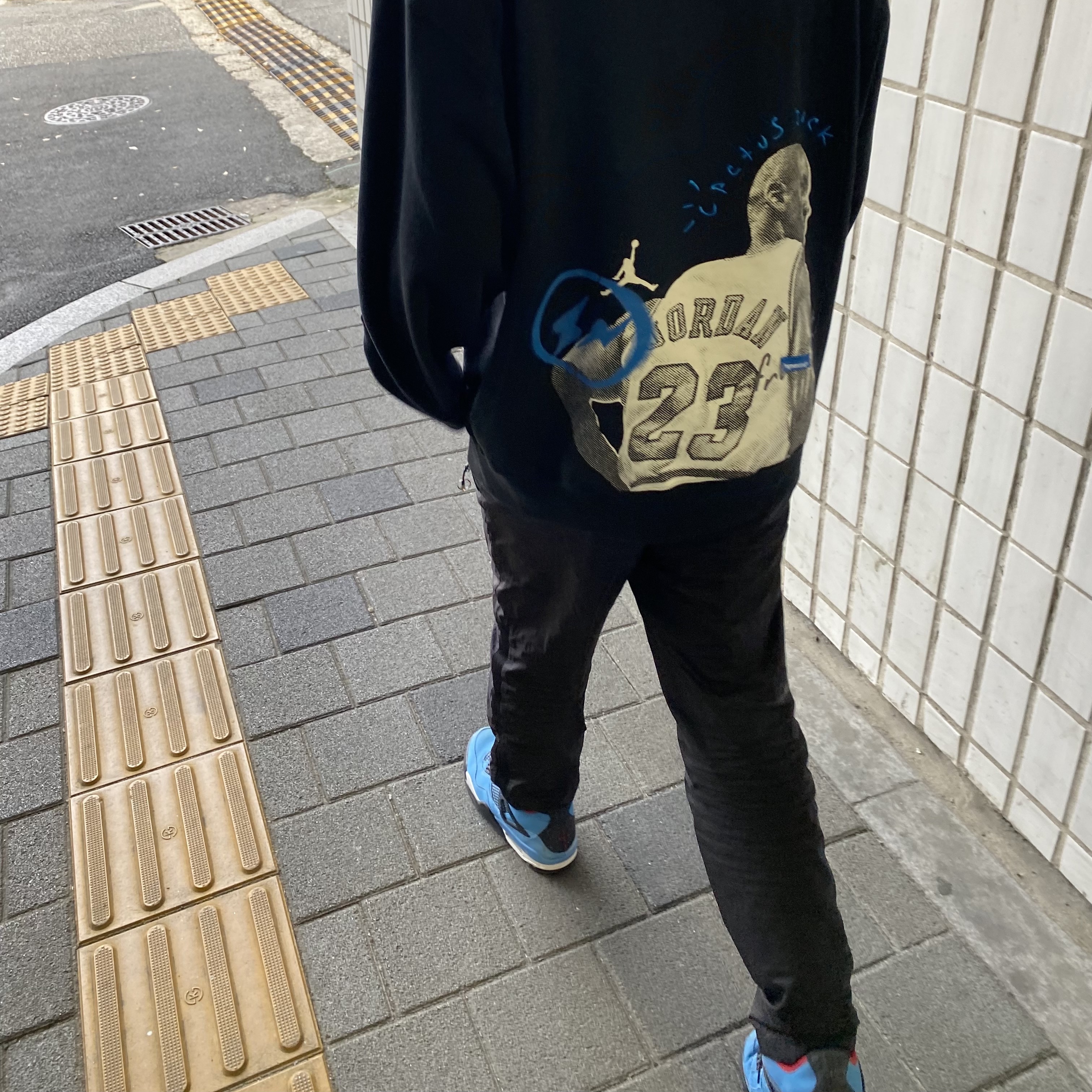 Jordan 4 x Travis Scott Retro Cactus Jack, Jordan x Travis Scott x Fragment Hoodie Black (DJ0615-010) 착용 스타일