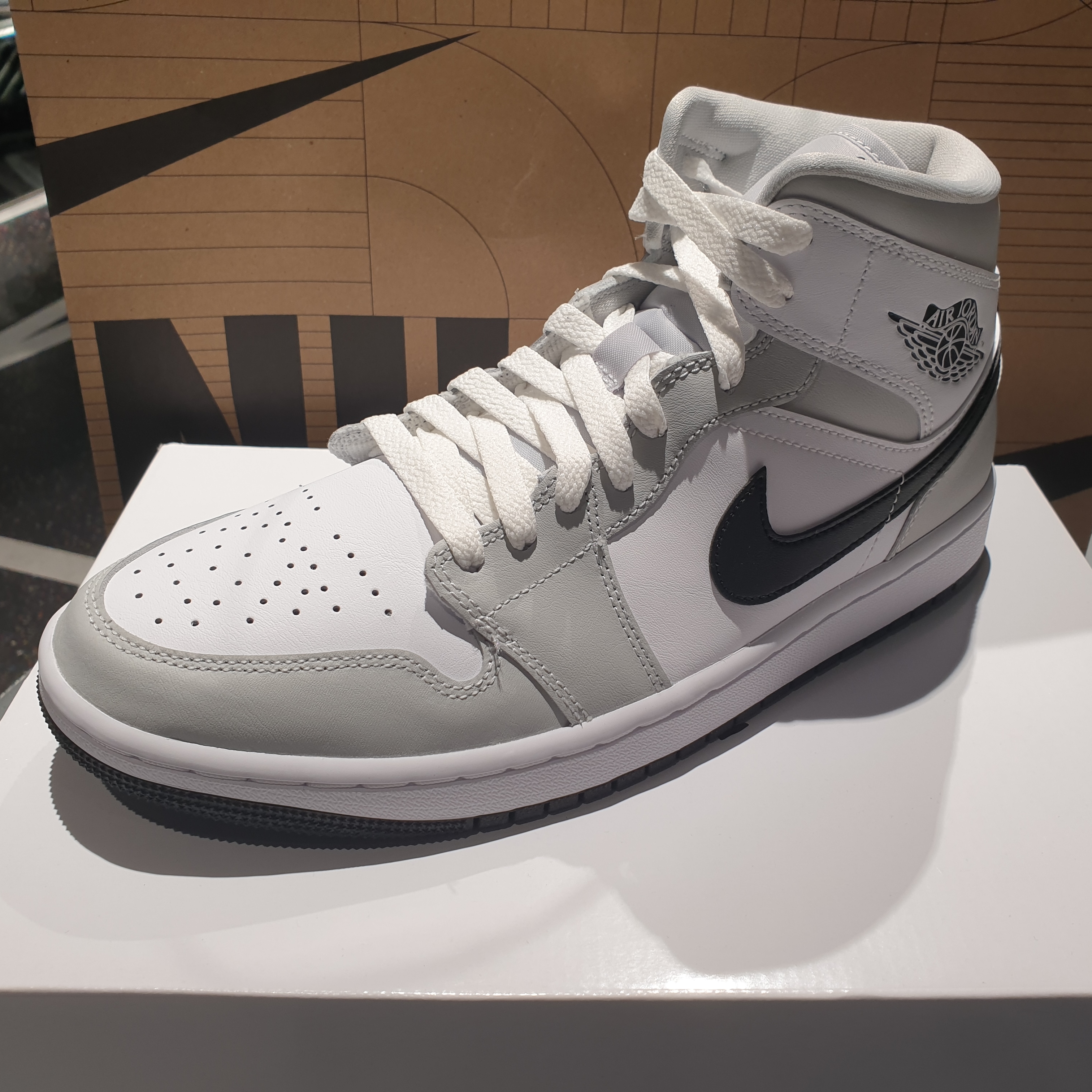 (W) Jordan 1 Mid Grey Fog 착용 스타일
