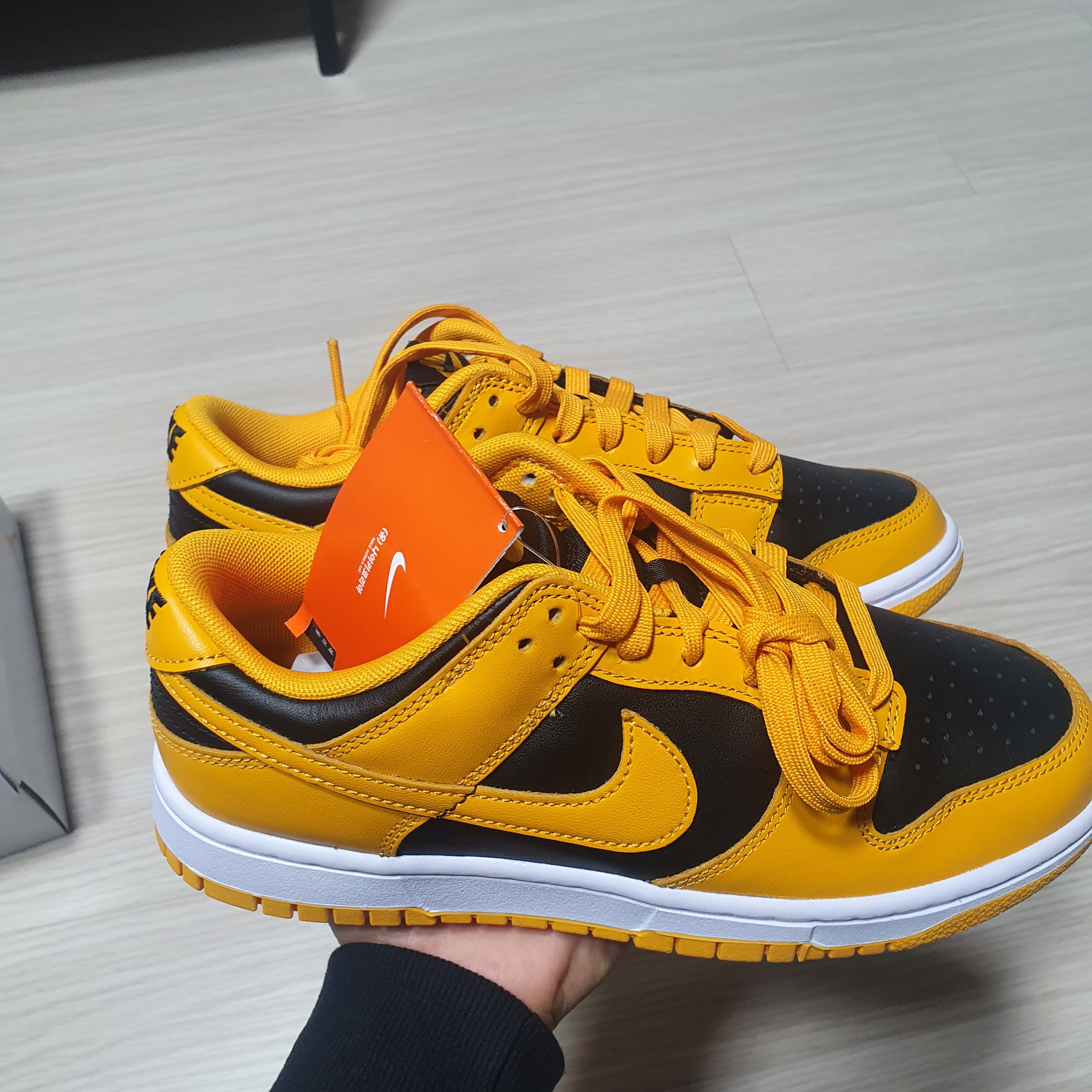 Nike Dunk Low Retro Championship Goldenrod, (W) Jordan 1 Mid Grey Fog 착용 스타일 - 3