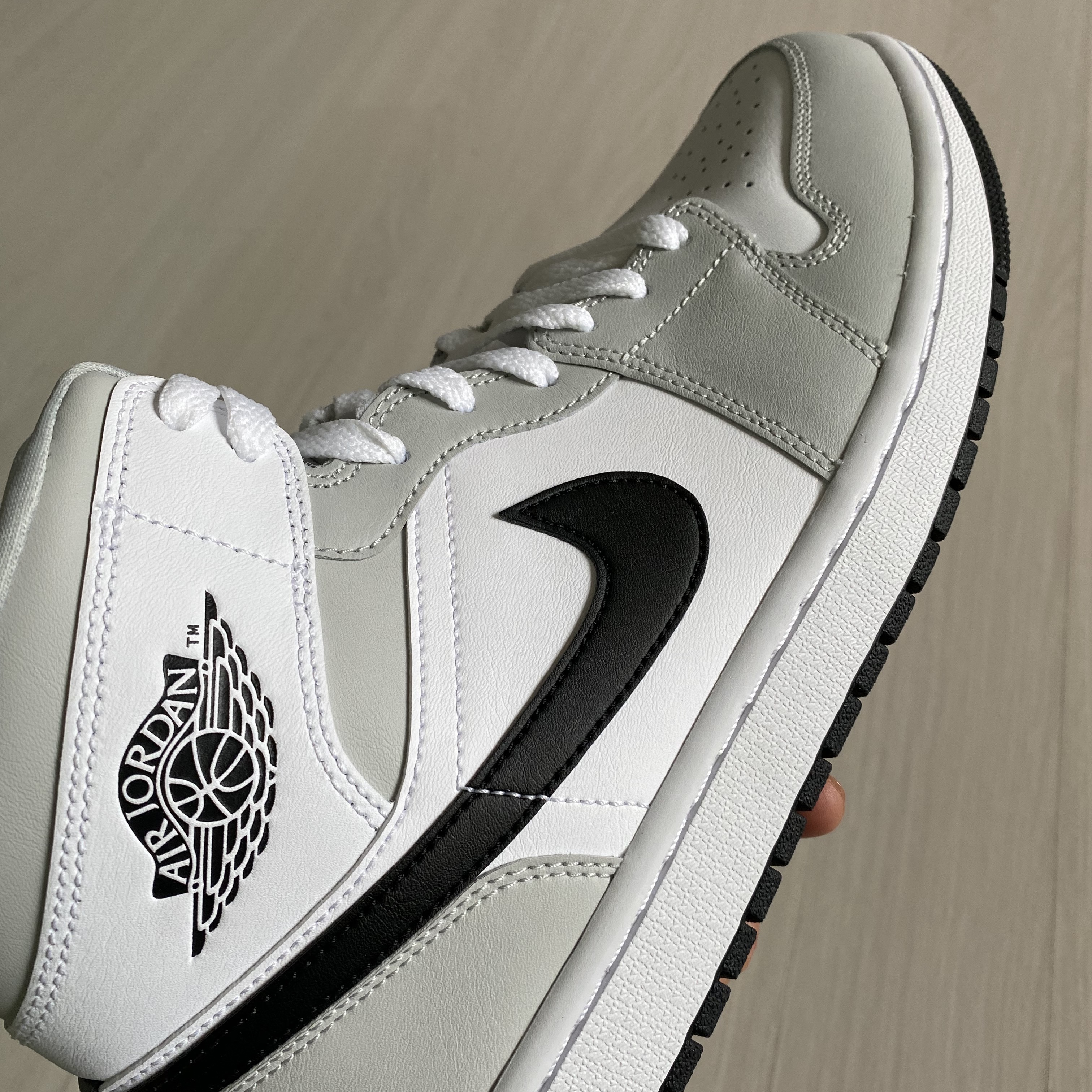 (W) Jordan 1 Mid Grey Fog 착용 스타일