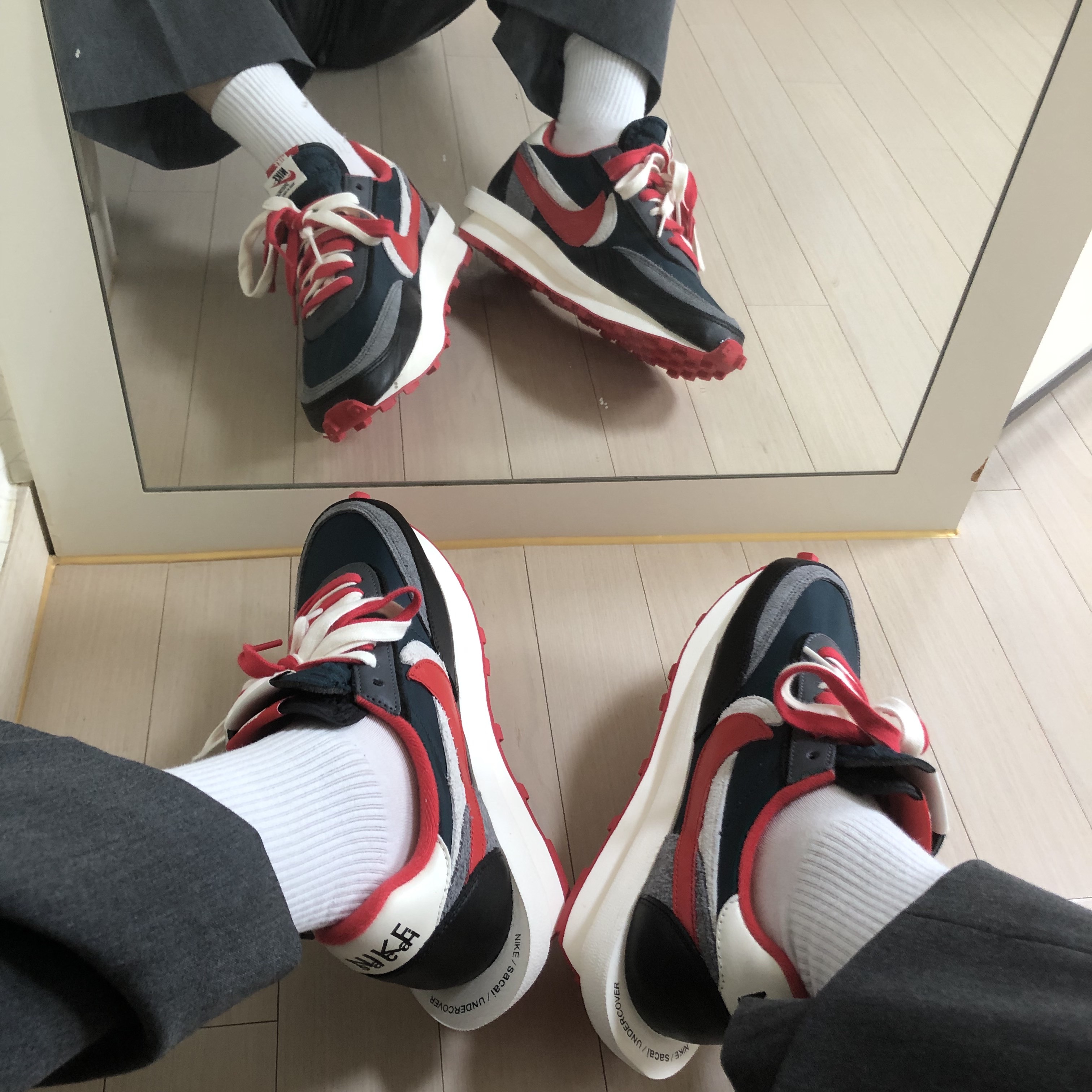 Nike x Sacai x Undercover LDWaffle Midnight Spruce University Red 착용 스타일 - 2