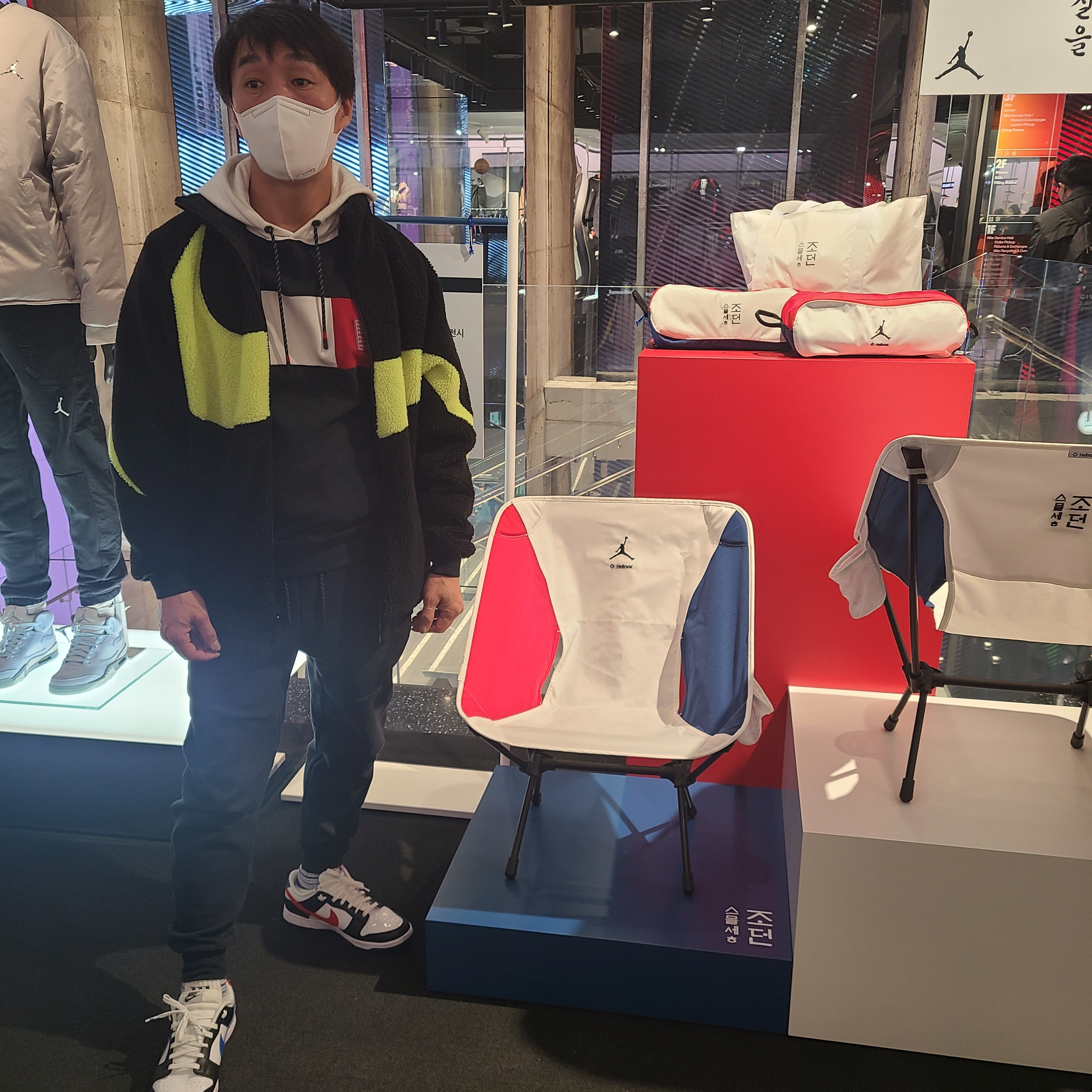 Helinox x Jordan Chair One, Nike Dunk Low SE Seoul 착용 스타일