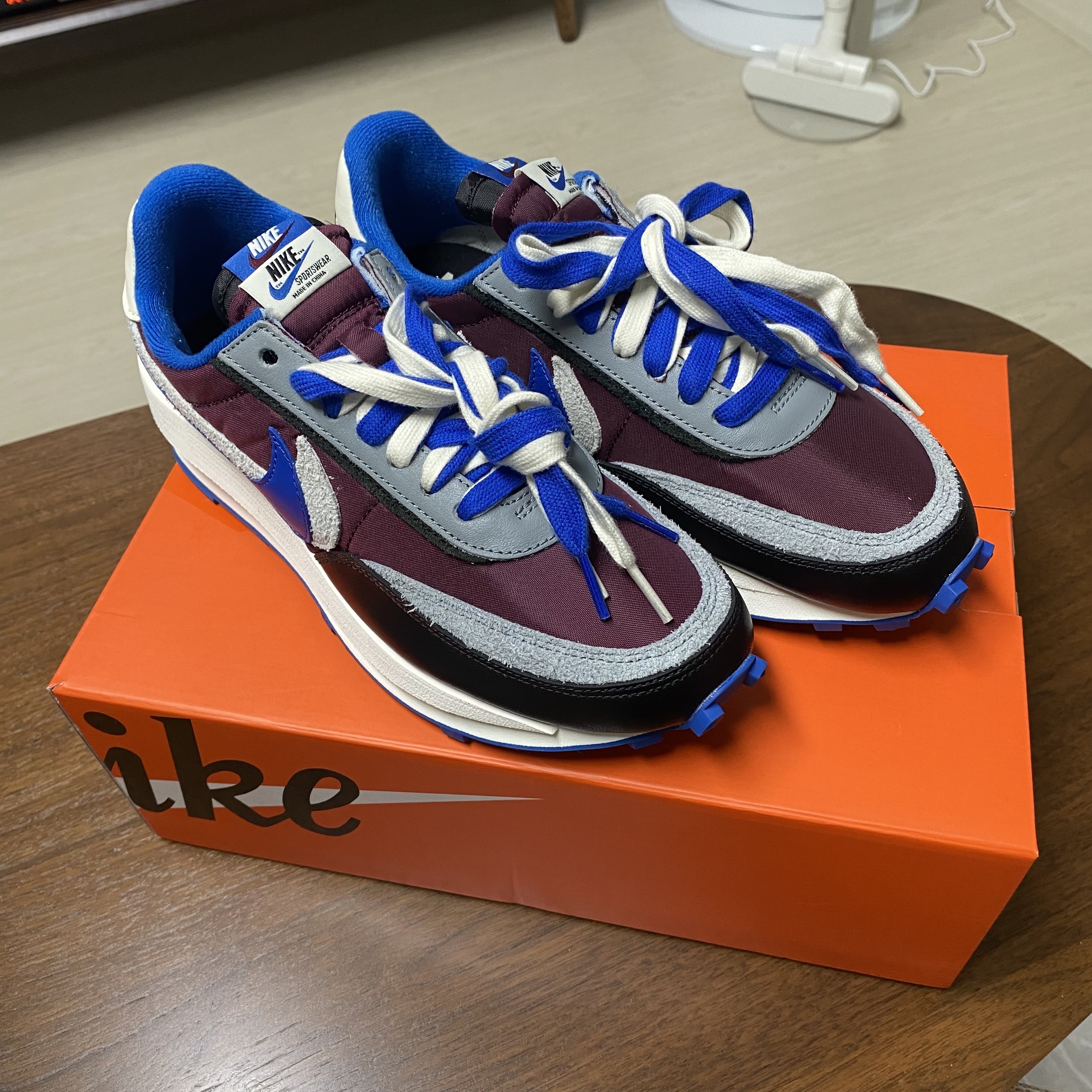 Nike x Sacai x Undercover LDWaffle Night Maroon Team Royal 착용 스타일 - 1