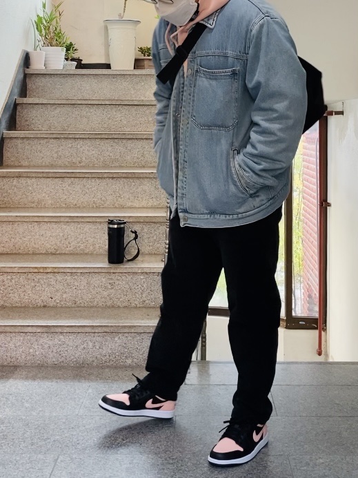 Jordan 1 Low Crimson Tint 착용 스타일 - 3
