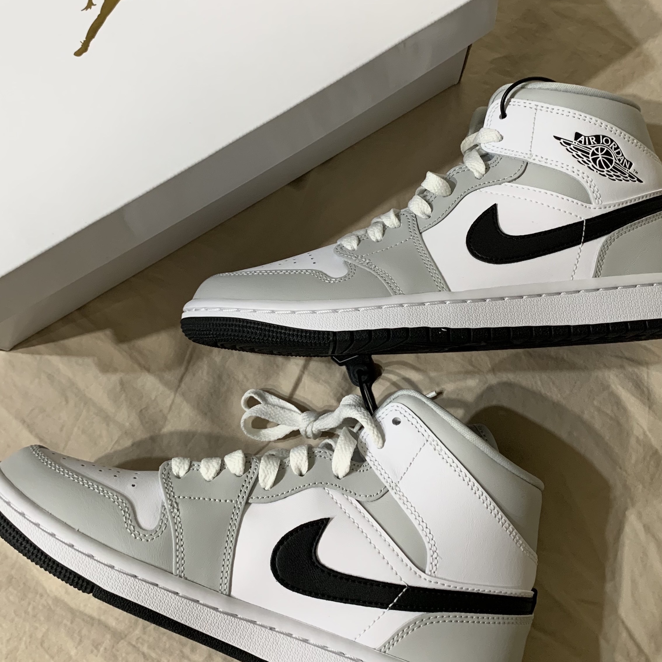 (W) Jordan 1 Mid Grey Fog 착용 스타일