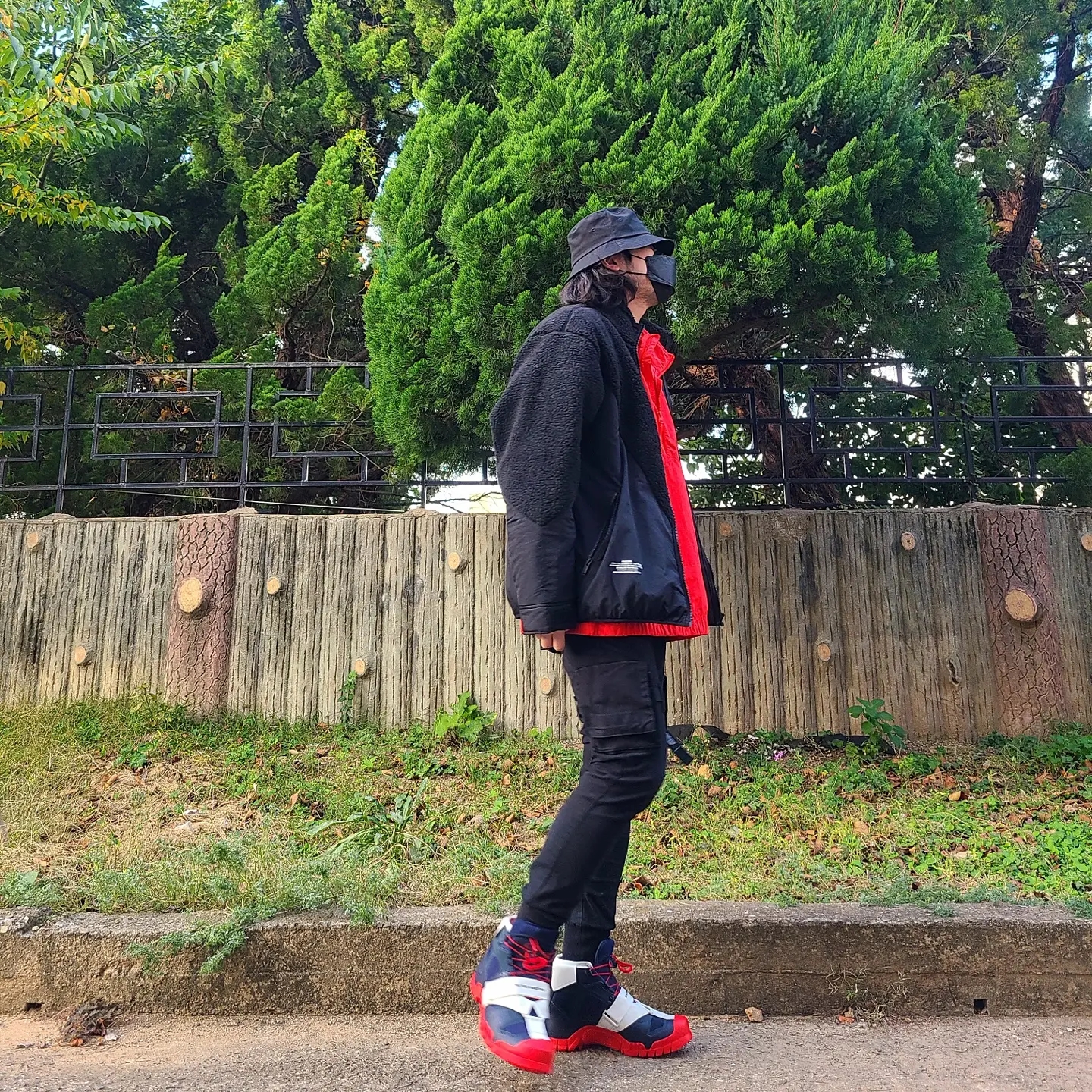 Nike x Undercover SFB Mountain Obsidian, Nike x Stussy Windrunner Jacket Habanero Red 착용 스타일 - 2
