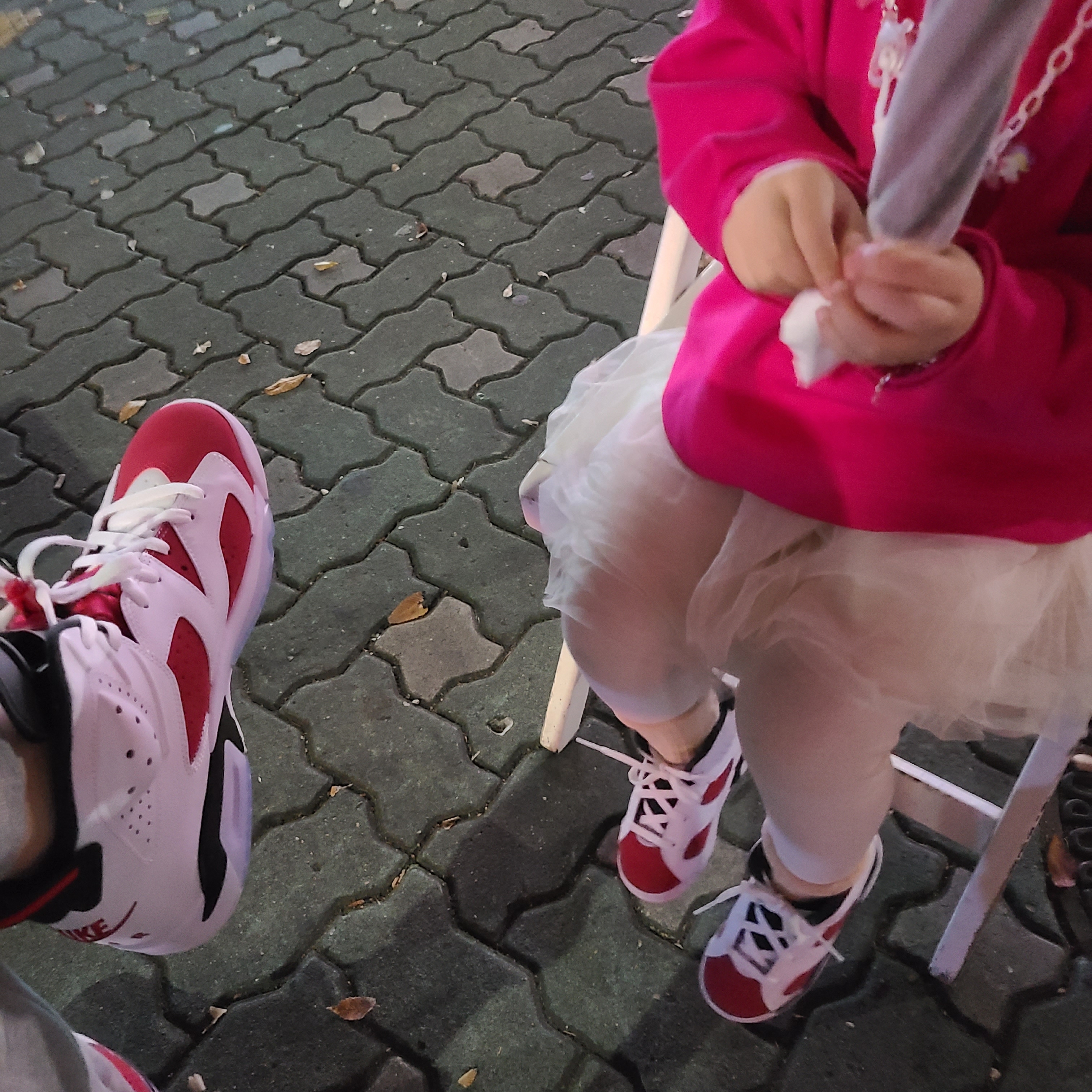 Jordan 6 Retro Carmine 2021 착용 스타일 - 2