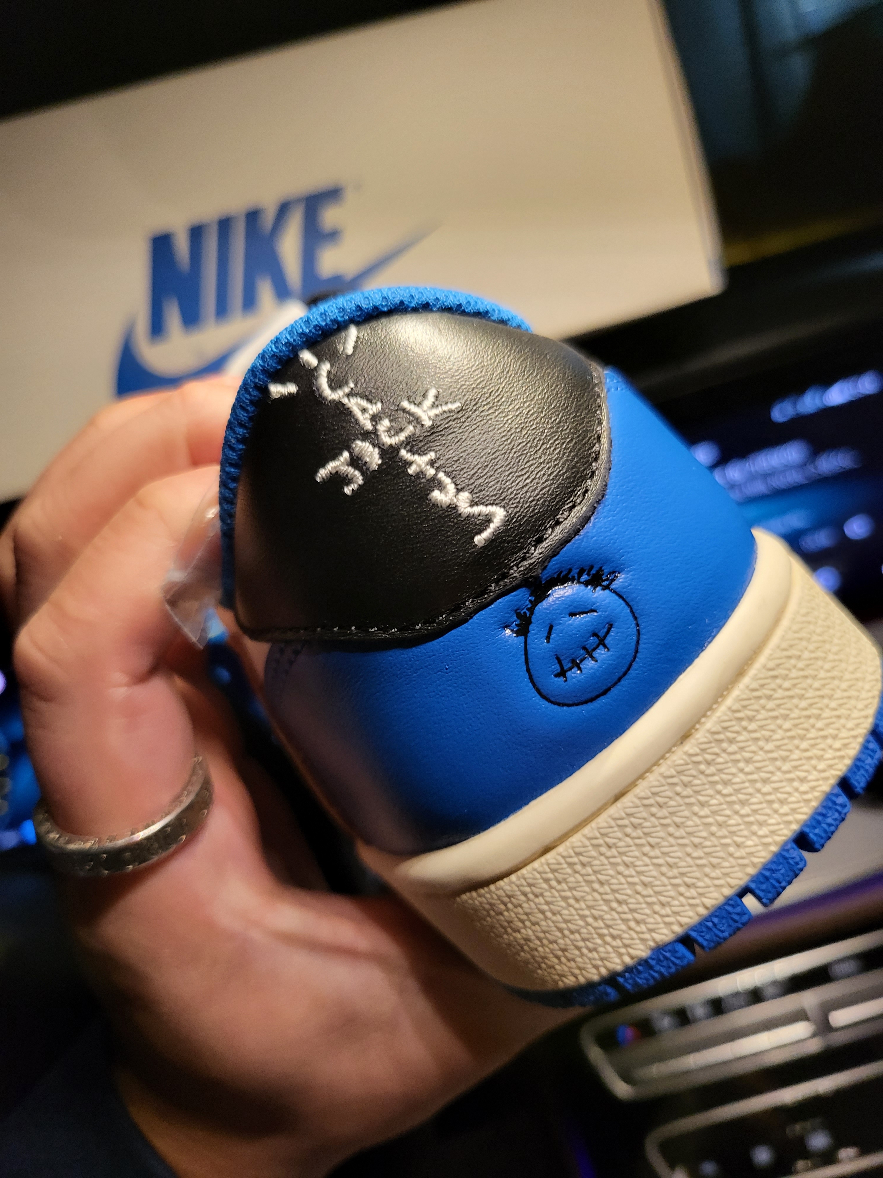 Jordan 1 x Travis Scott x Fragment Retro Low OG SP Military Blue 착용 스타일
