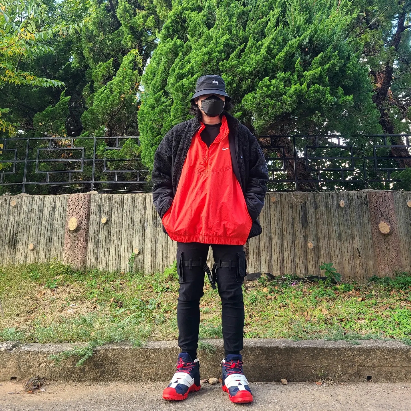 Nike x Undercover SFB Mountain Obsidian, Nike x Stussy Windrunner Jacket Habanero Red 착용 스타일 - 3