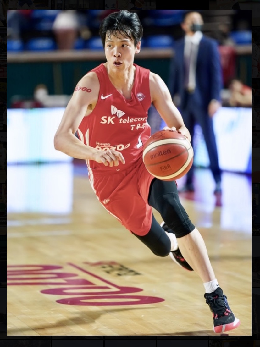 Jordan Zion 1 PF Black White Bright Crimson 착용 스타일 - 1