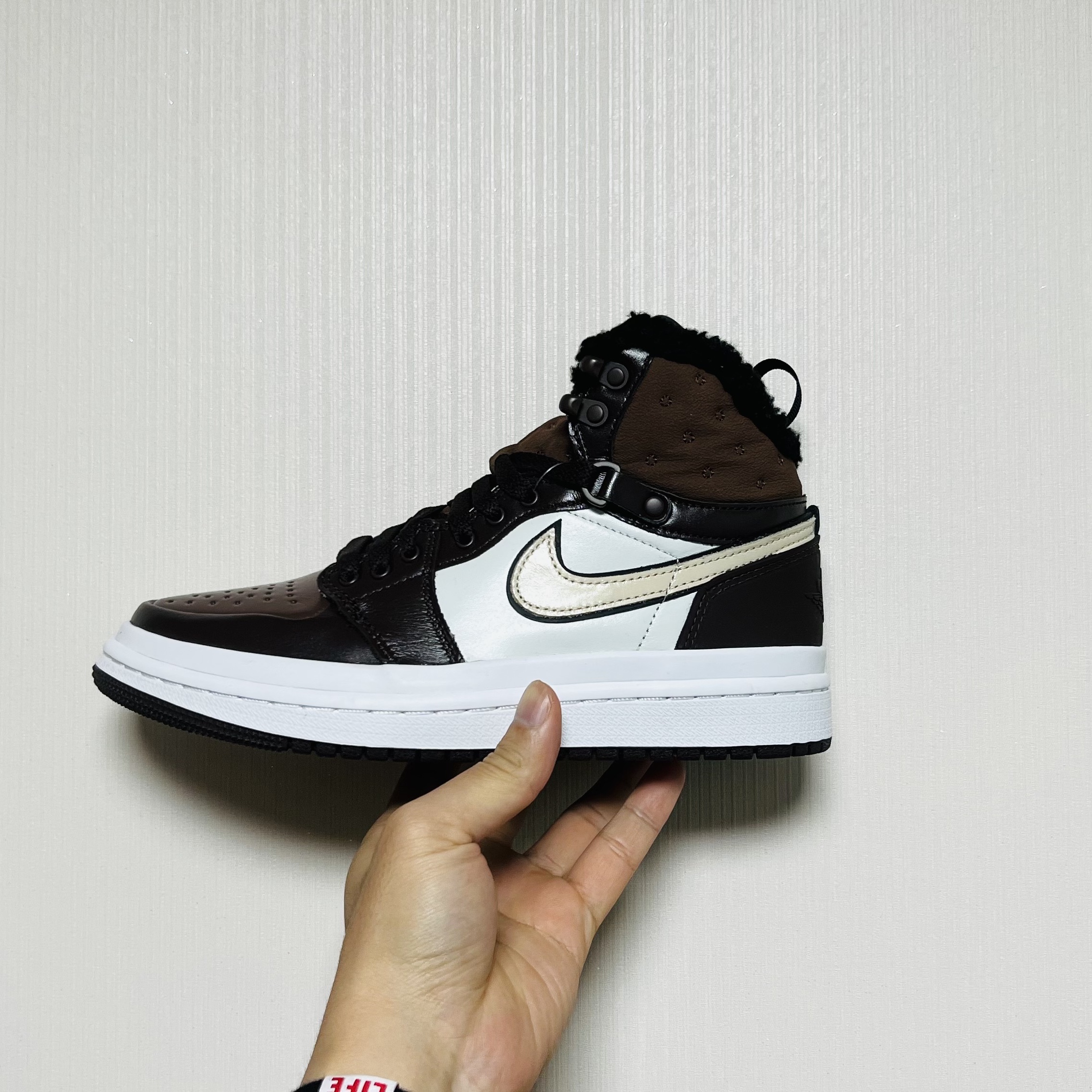 (W) Jordan 1 Acclimate Brown Basalt 착용 스타일