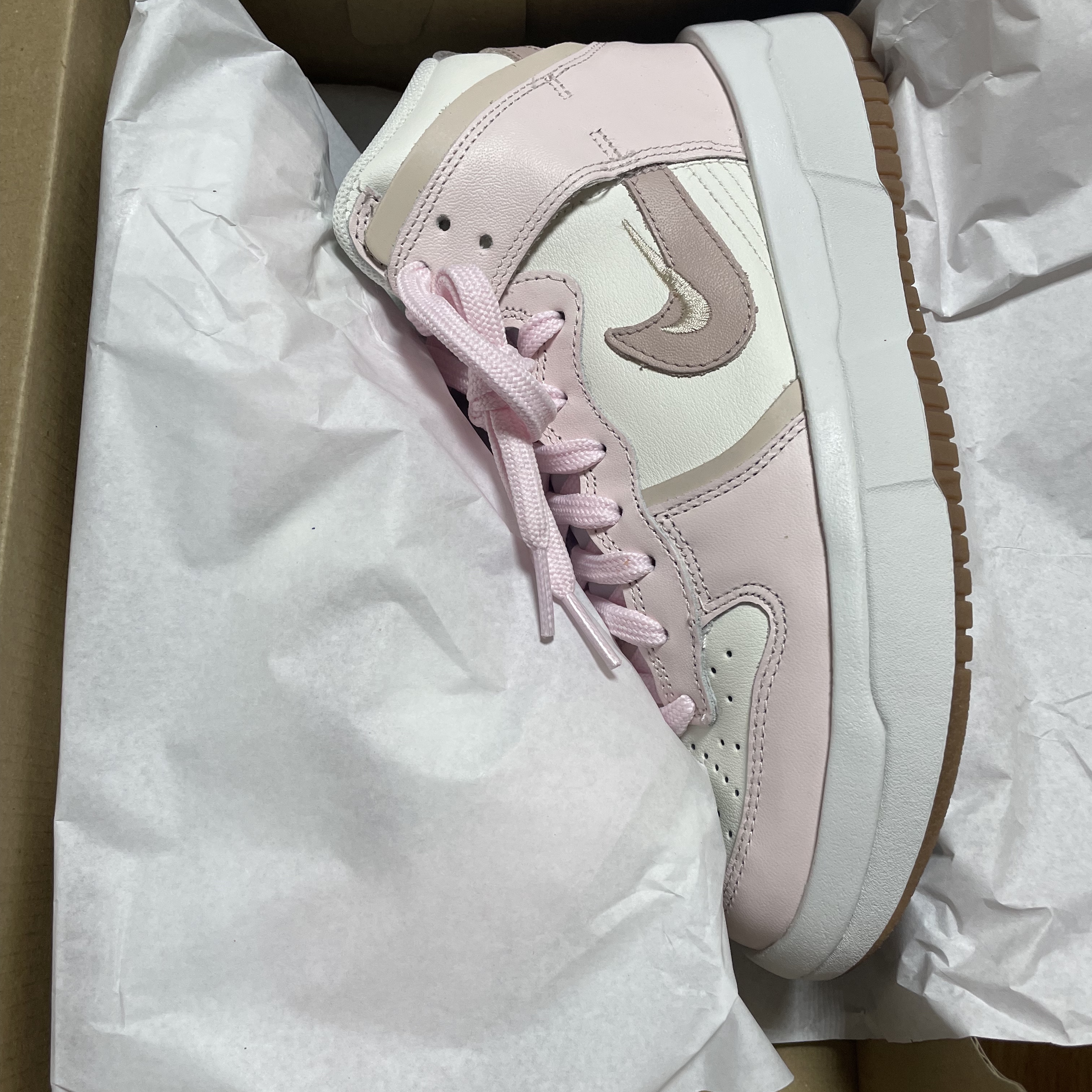 (W) Nike Dunk High Up Pink Oxford 착용 스타일 - 2