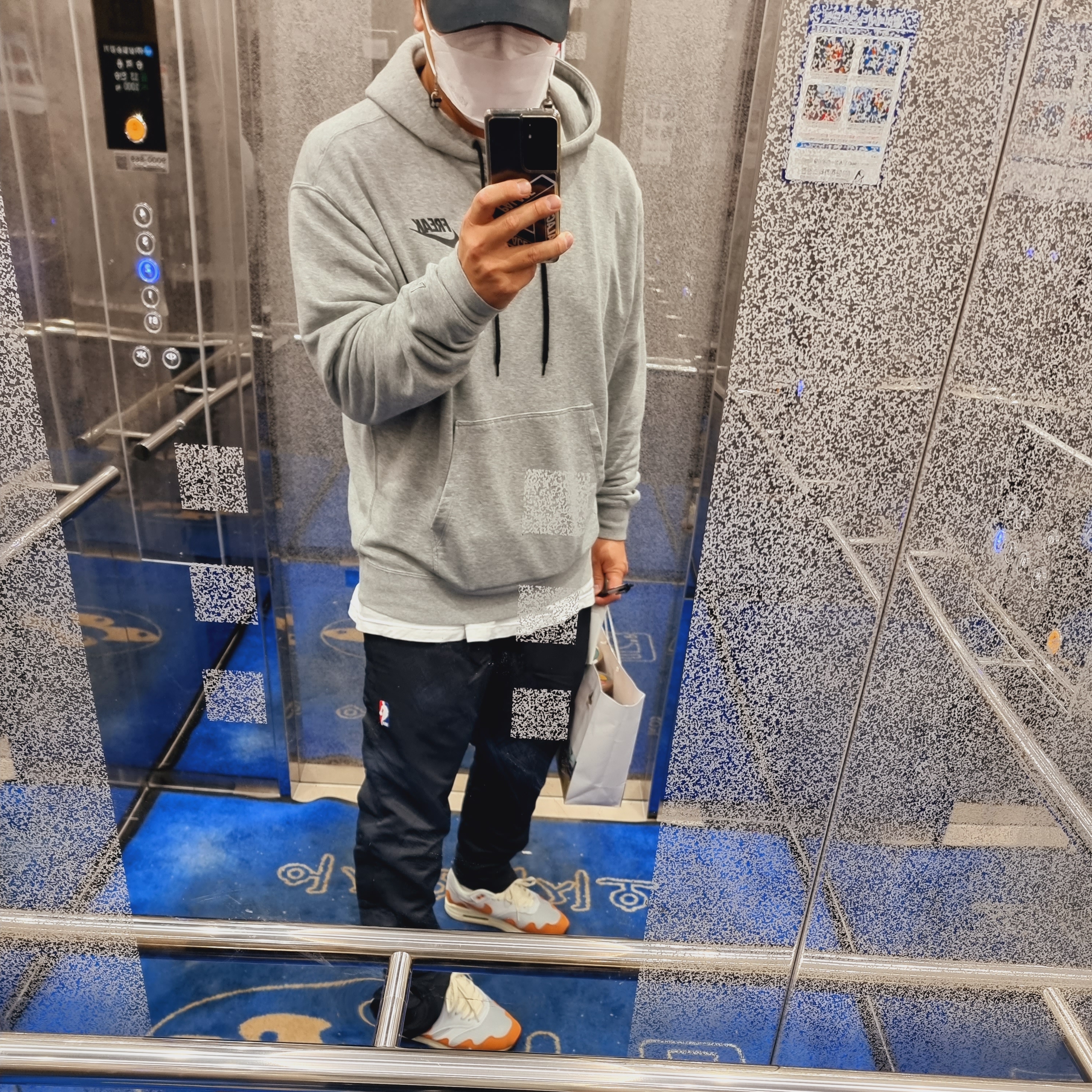 Nike x Fear of God Warm Up Pants Off Noir, Nike x Patta Air Max 1 Monarch 착용 스타일