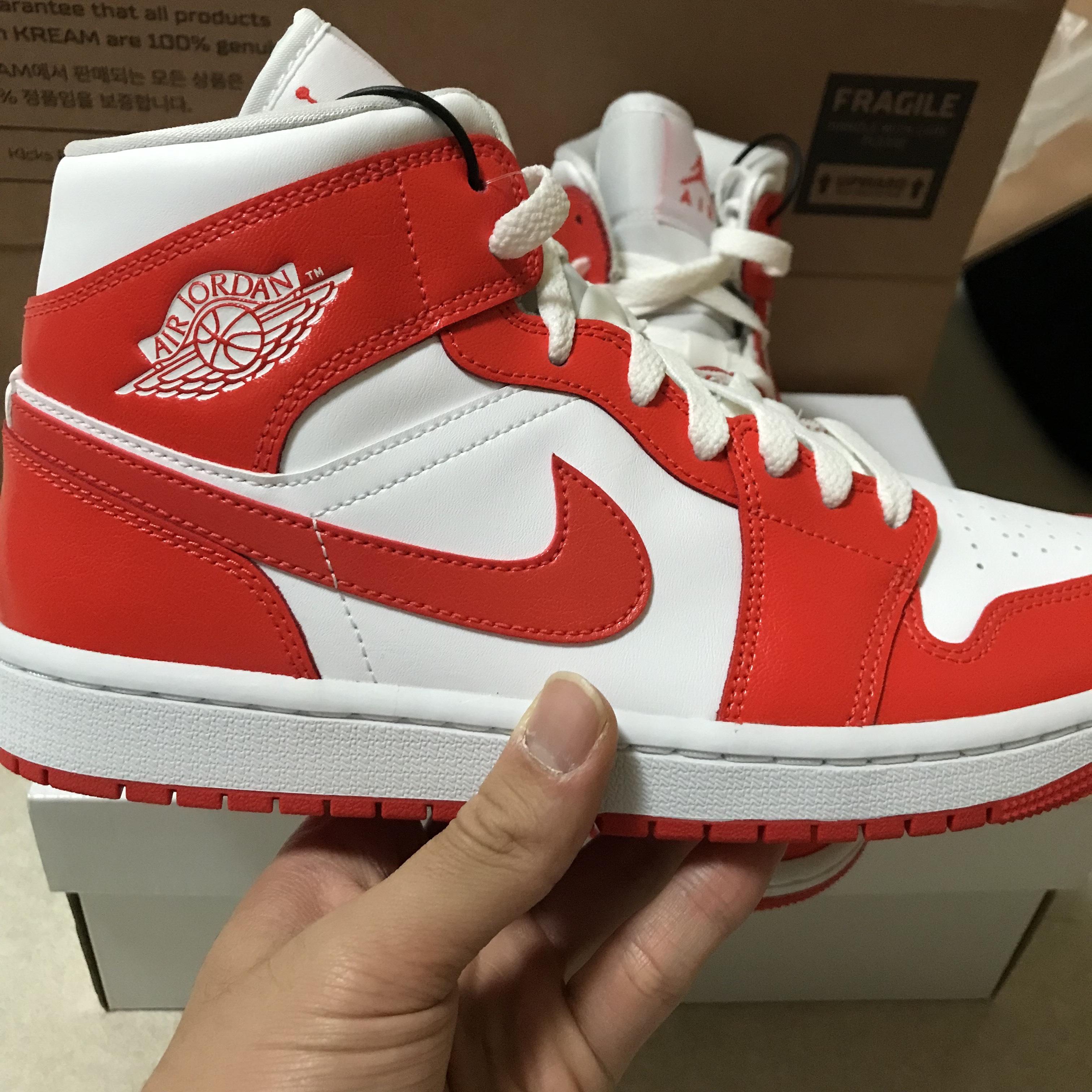 (W) Jordan 1 Mid Habanero Red 착용 스타일 - 3