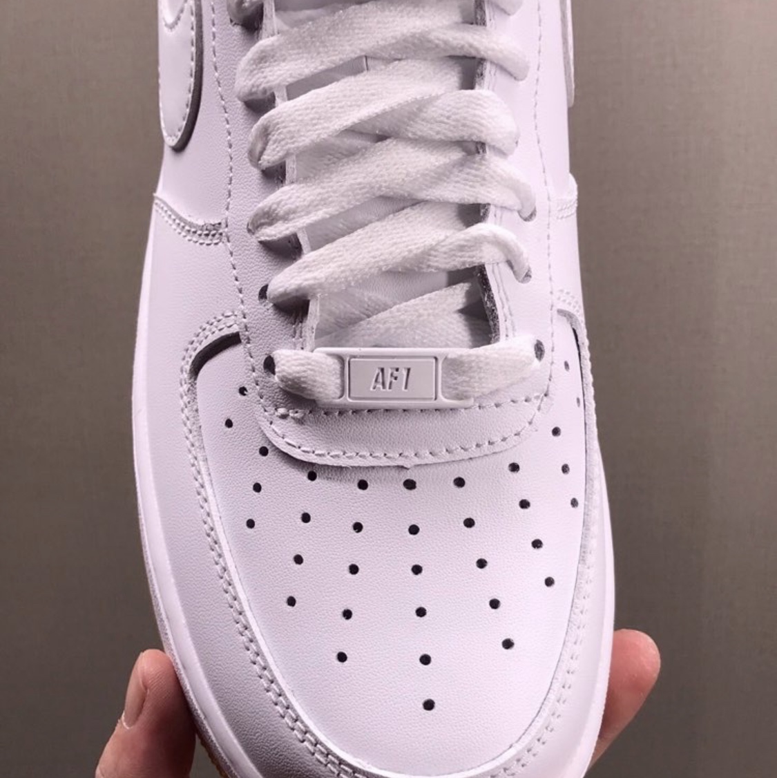 Nike Air Force 1 '07 White Gum Light Brown 착용 스타일 - 2