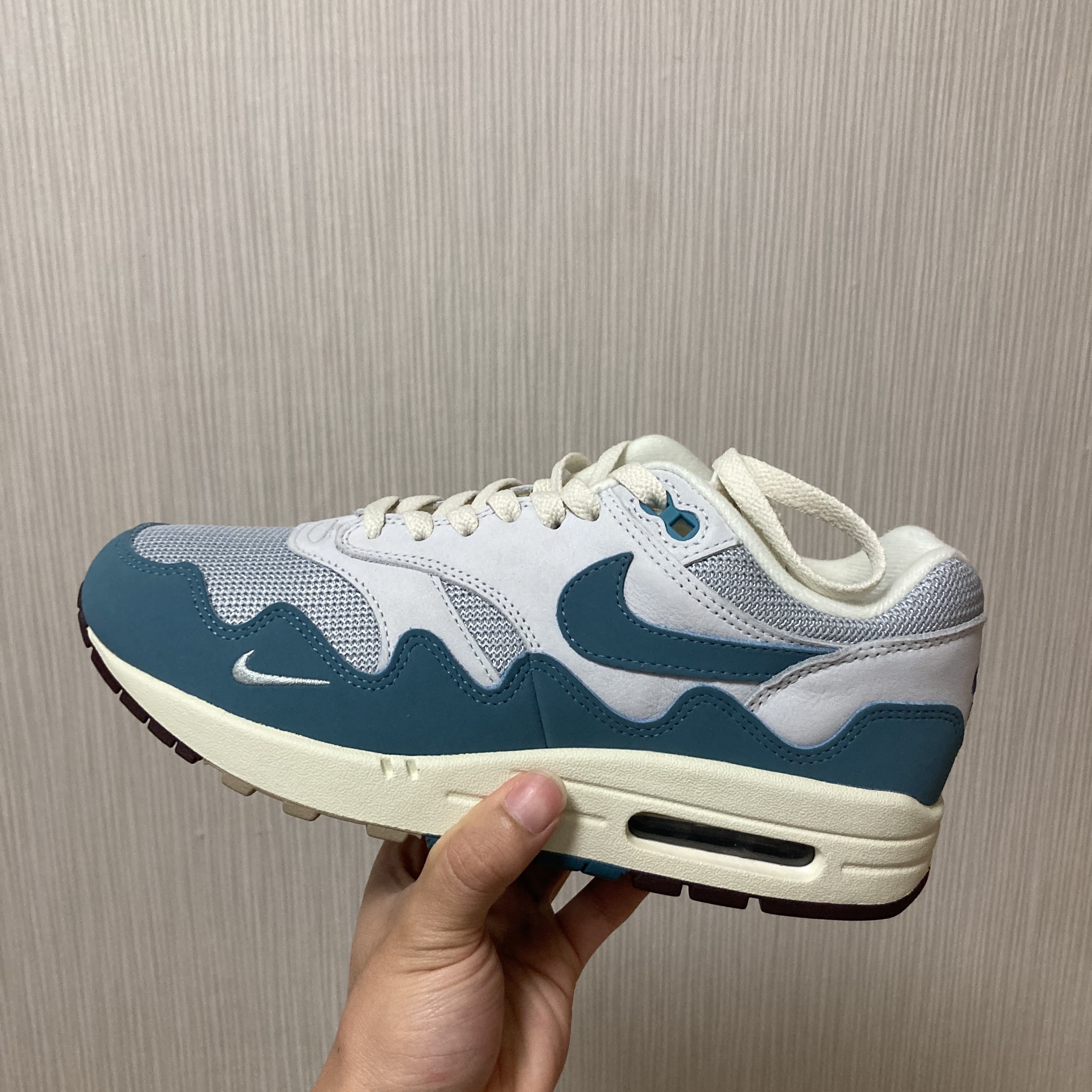 Nike x Patta Air Max 1 Noise Aqua 착용 스타일