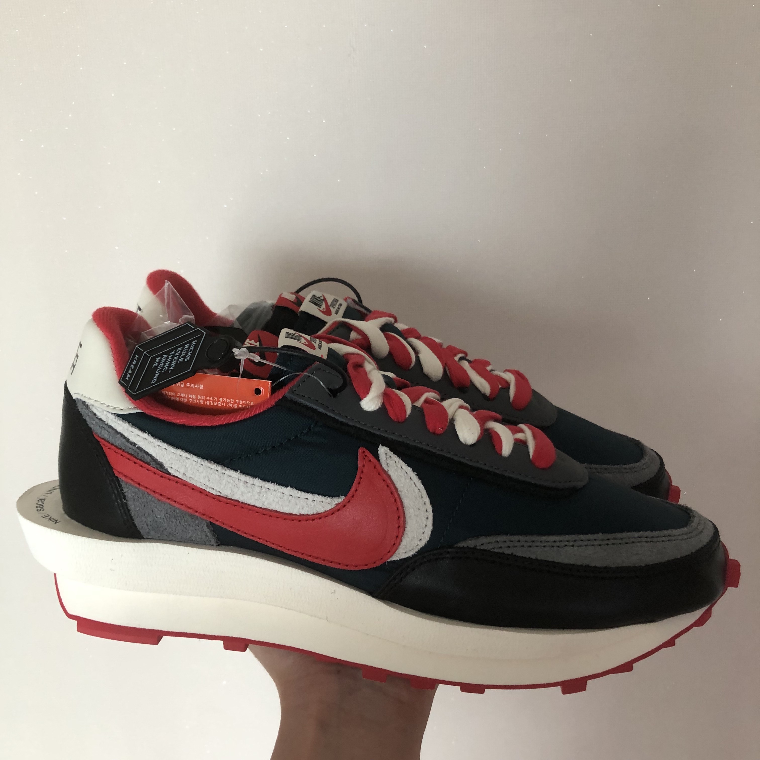 Nike x Sacai x Undercover LDWaffle Midnight Spruce University Red 착용 스타일 - 5