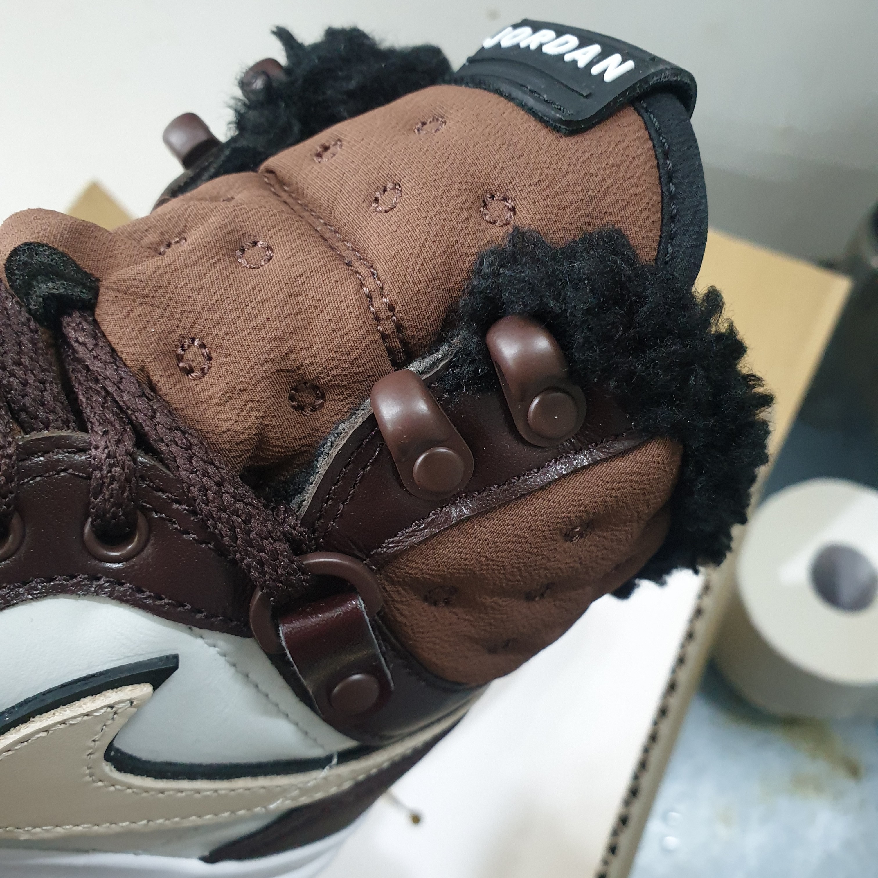 (W) Jordan 1 Acclimate Brown Basalt 착용 스타일 - 2