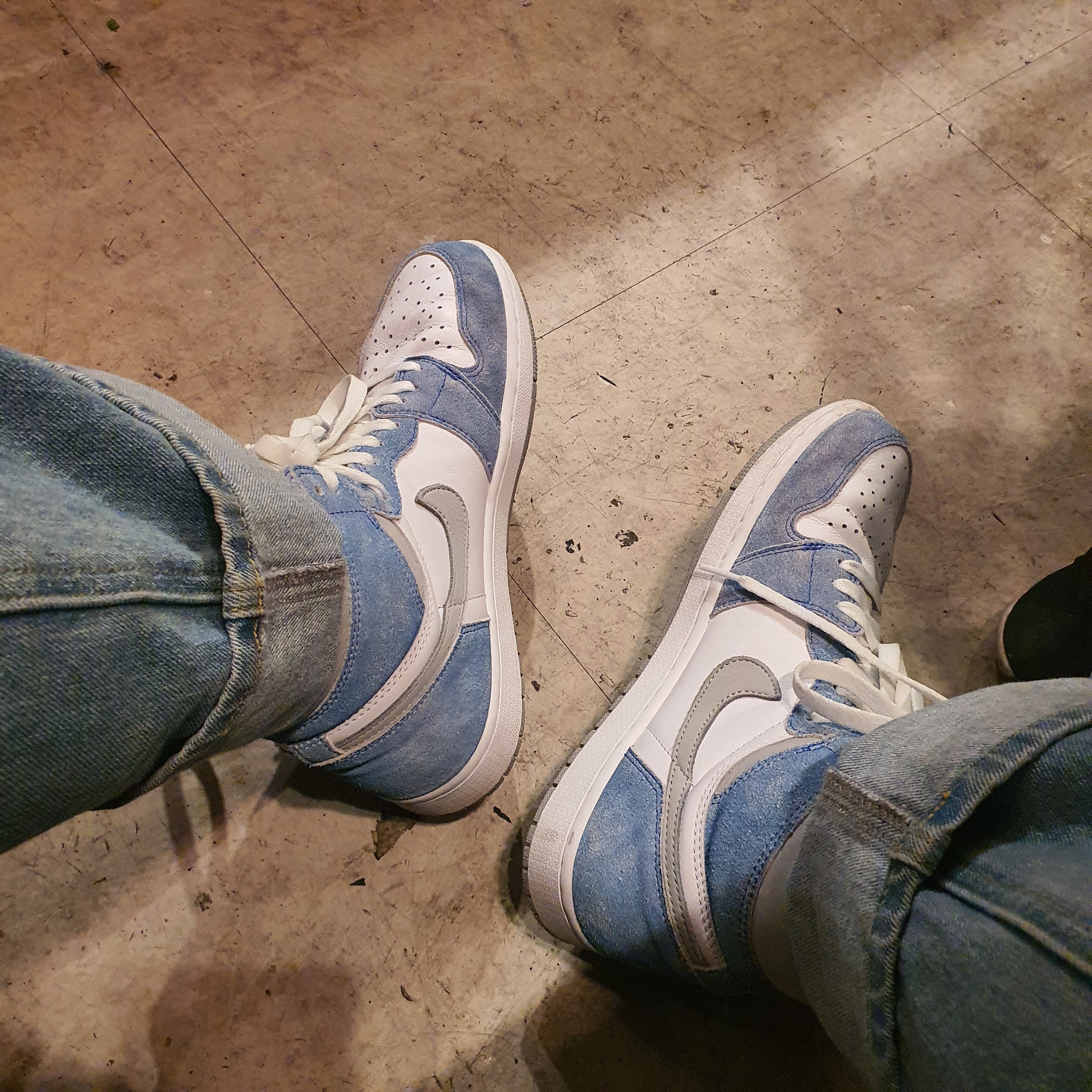 Jordan 1 Retro High OG Hyper Royal 착용 스타일