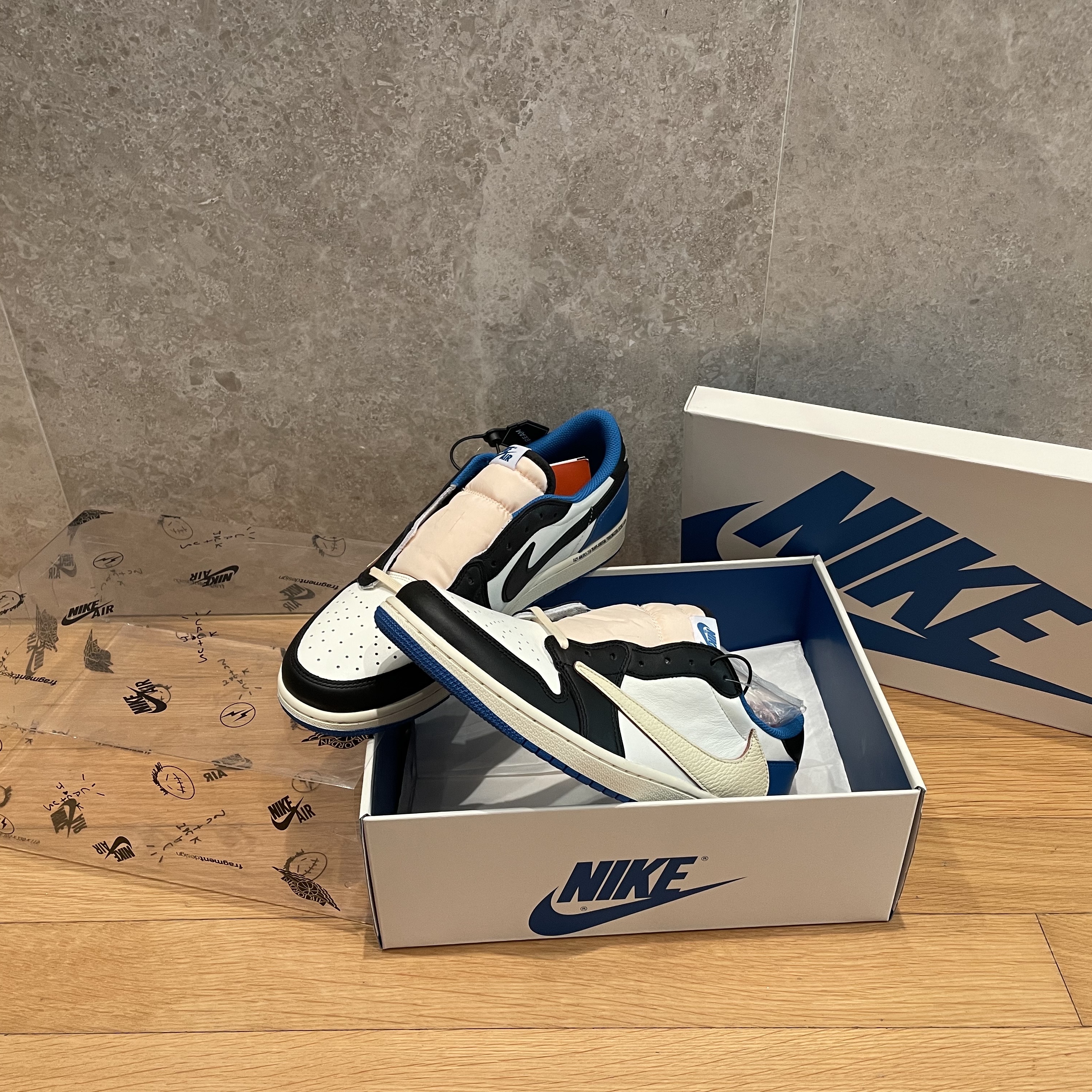 Jordan 1 x Travis Scott x Fragment Retro Low OG SP Military Blue 착용 스타일 - 4
