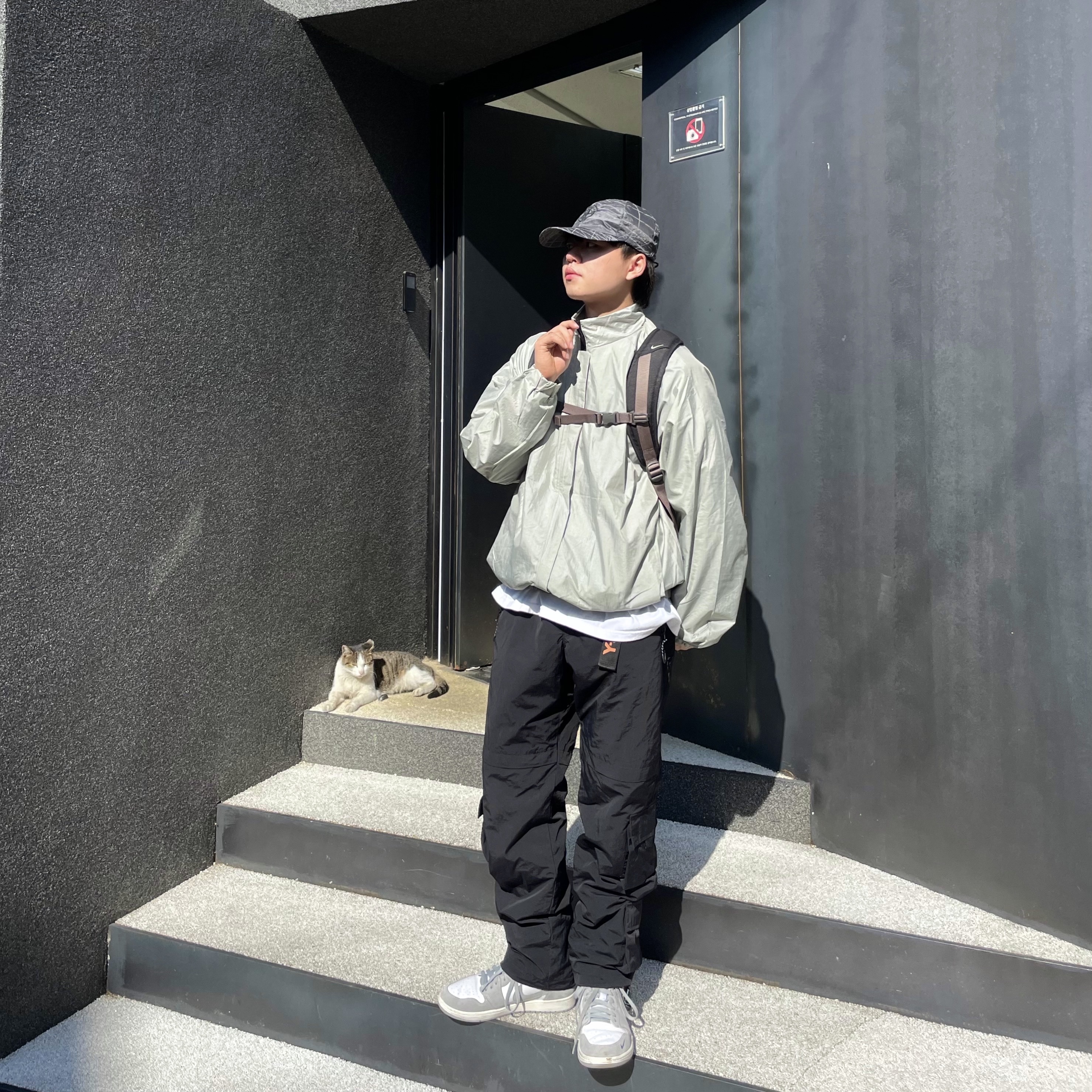 Stone Island 99598 Reflective Grid On Lamy Cap Pewter Grey - 21SS, Jordan 1 High Switch Light Smoke Grey 착용 스타일 - 1