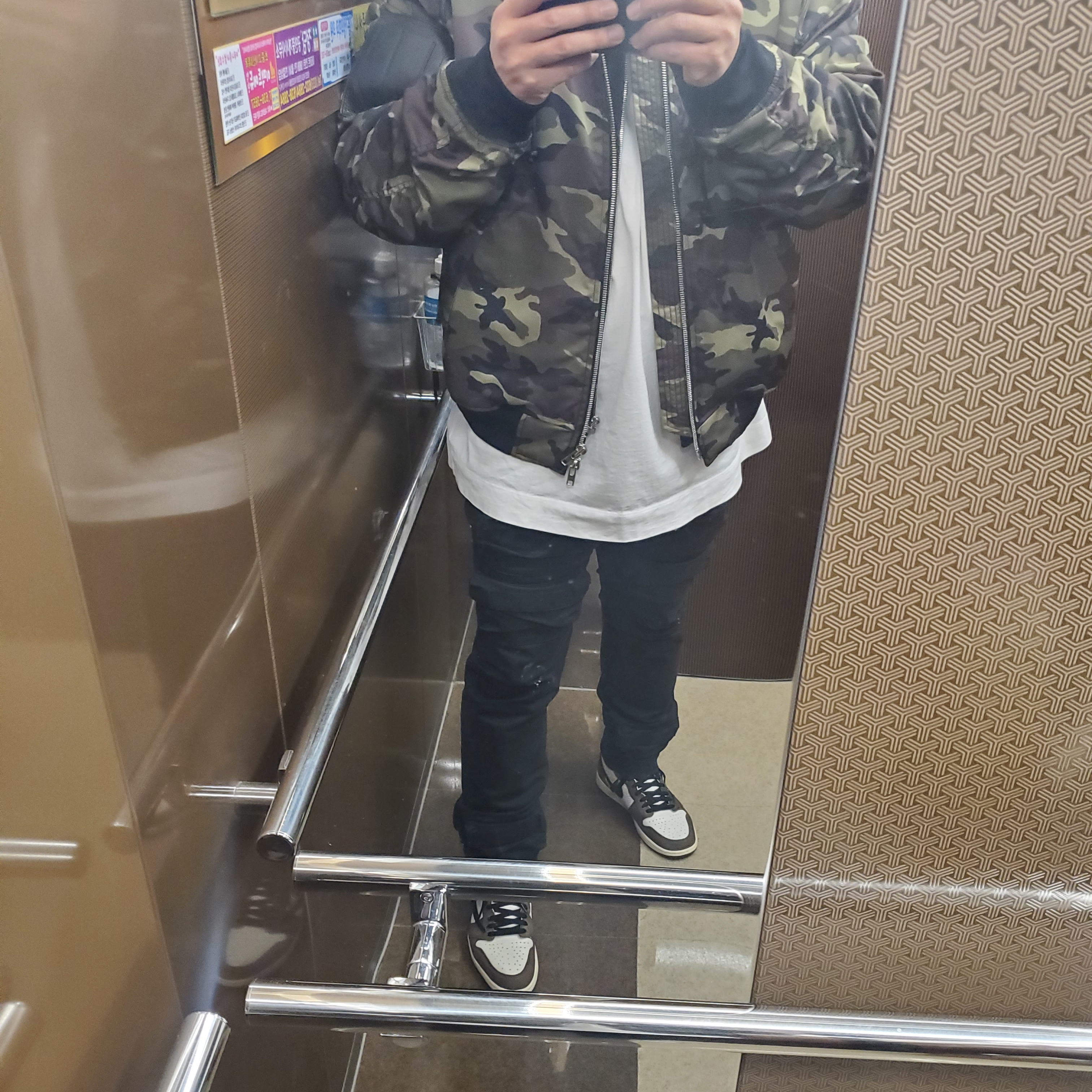 Jordan 1 x Travis Scott Retro High OG SP Mocha 착용 스타일