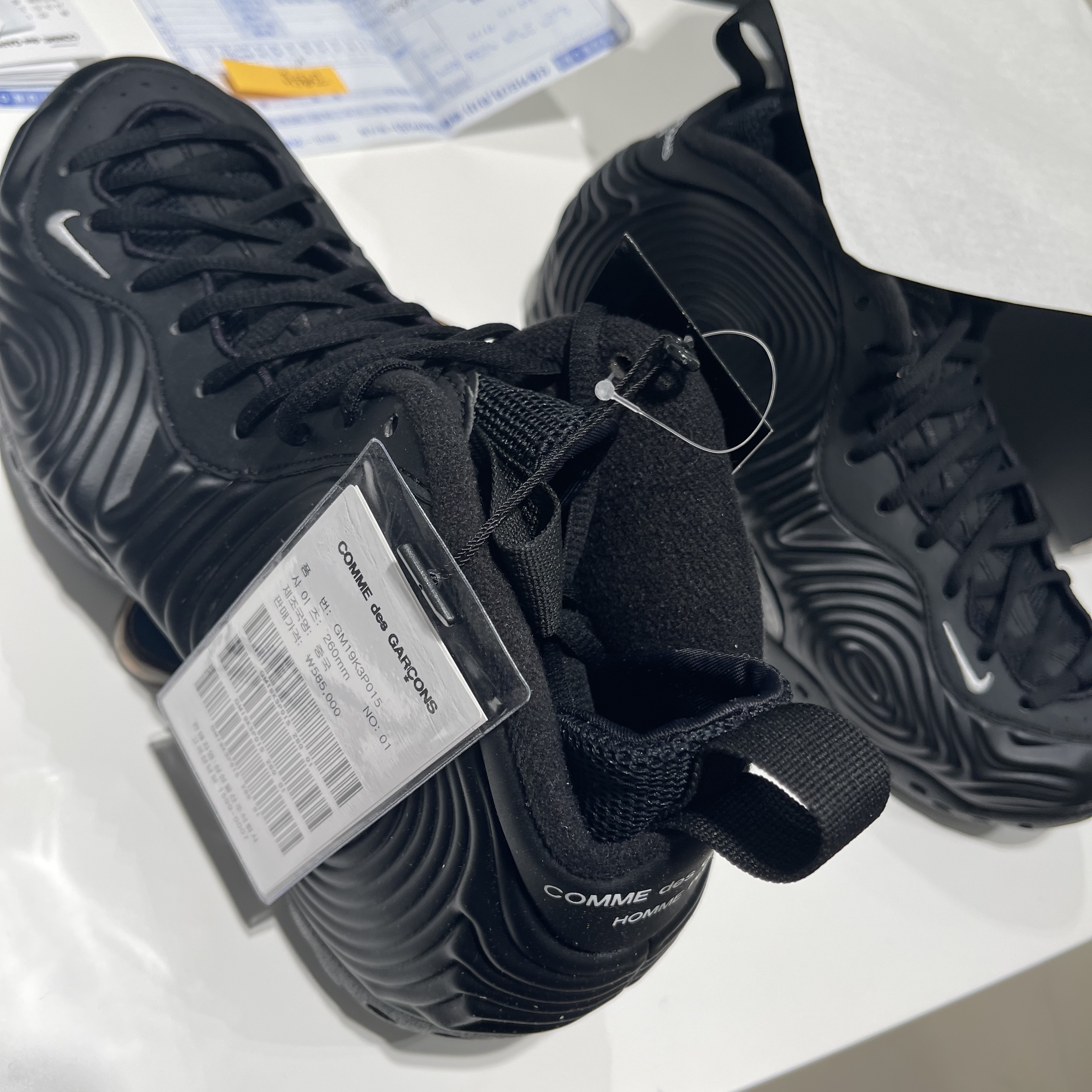 Nike x Comme des Garcons Homme Plus Air Foamposite One Black 착용 스타일 - 3