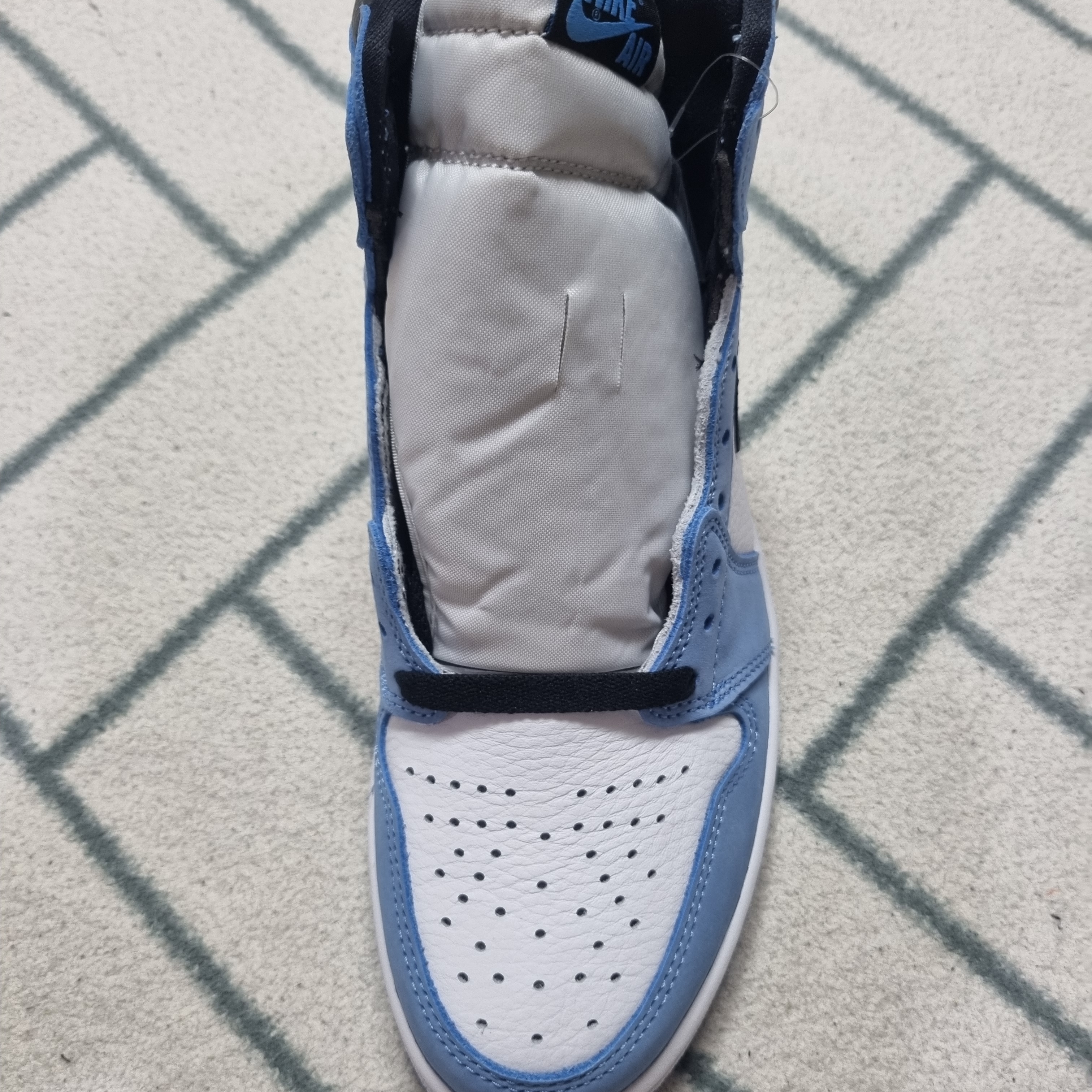 Jordan 1 Retro High OG University Blue 착용 스타일 - 1
