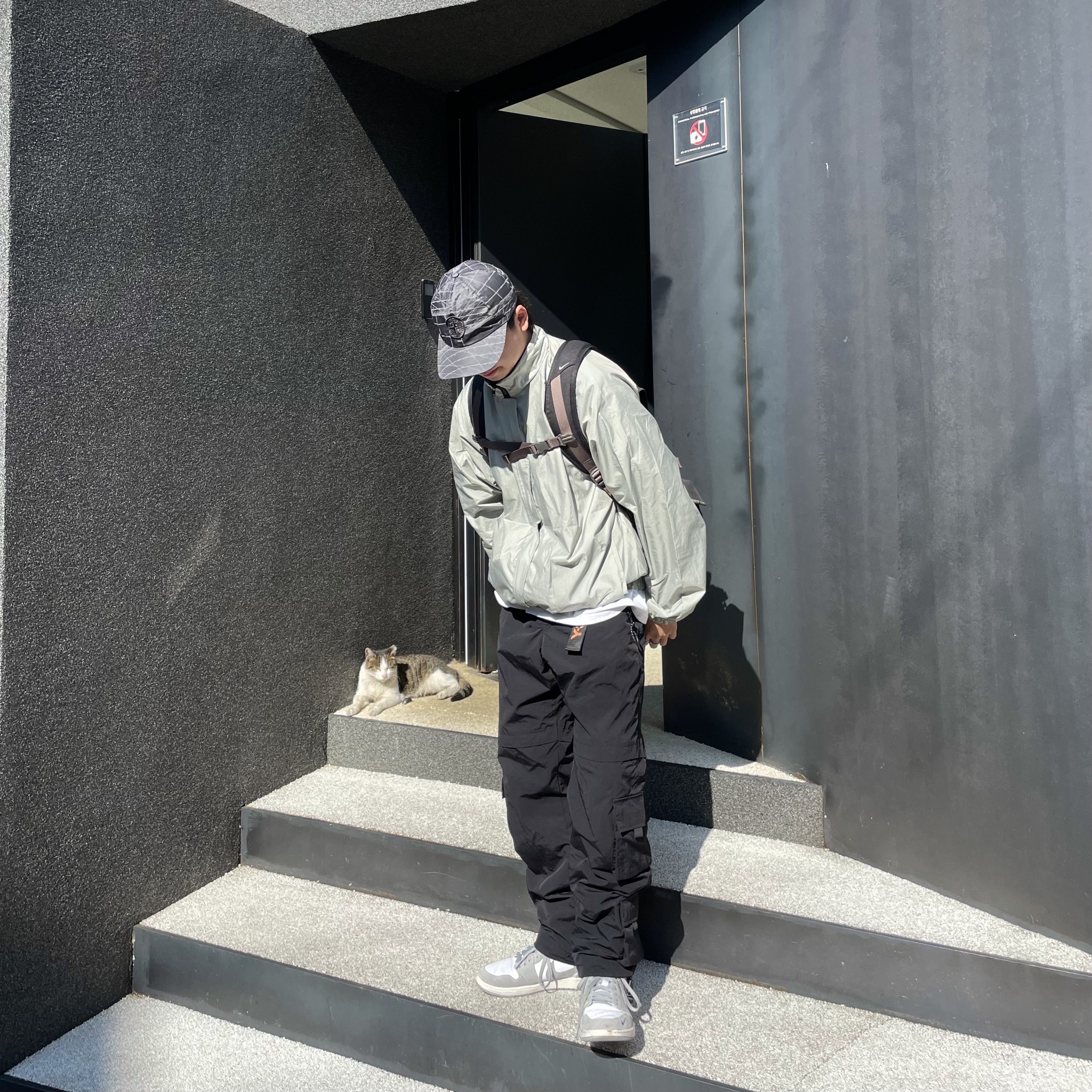 Stone Island 99598 Reflective Grid On Lamy Cap Pewter Grey - 21SS, Jordan 1 High Switch Light Smoke Grey 착용 스타일 - 2
