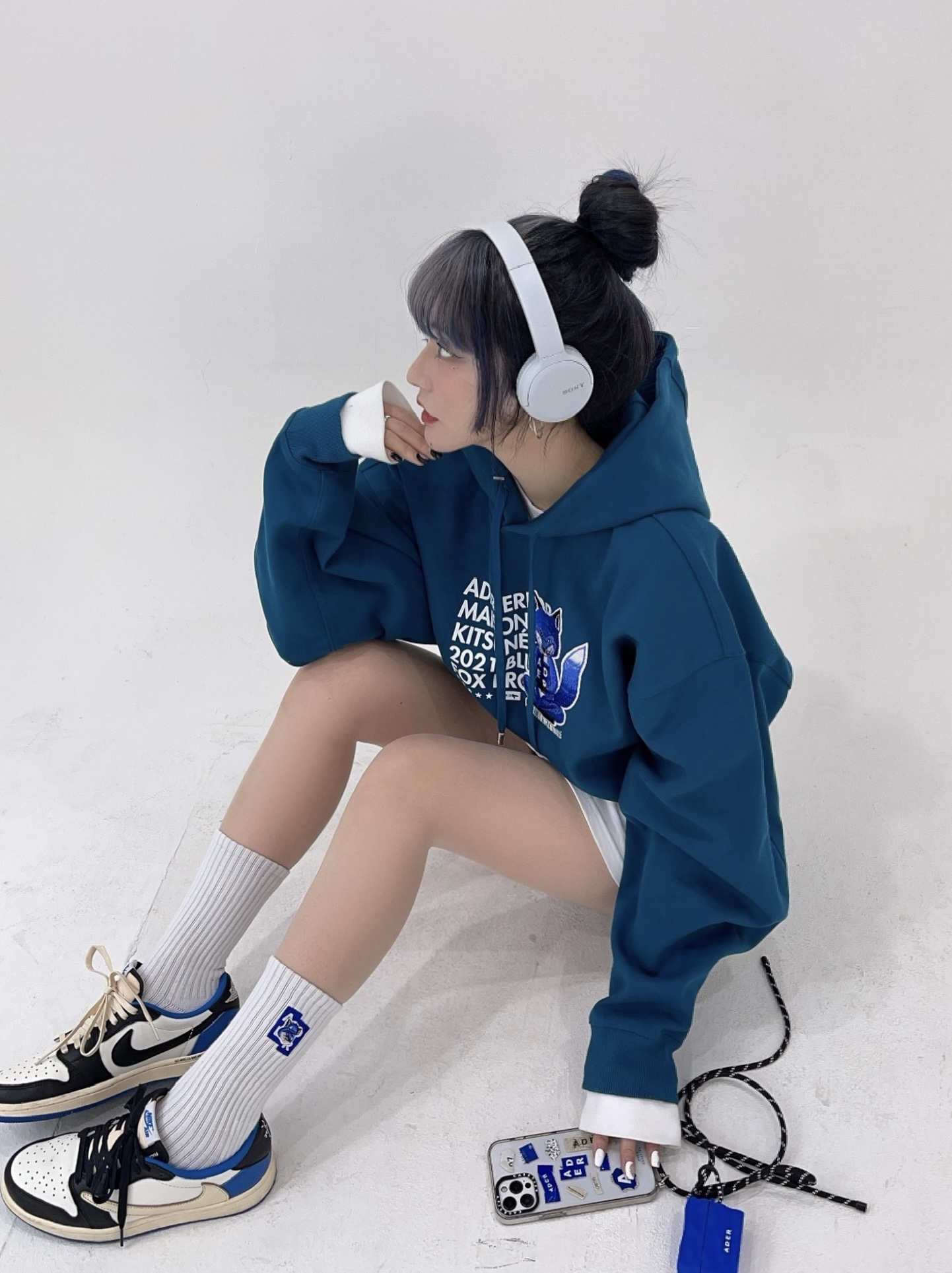 Maison Kitsune x Ader Error Meditation Fox Hoodie Turquoise, Jordan 1 x Travis Scott x Fragment Retro Low OG SP Military Blue 착용 스타일 - 2