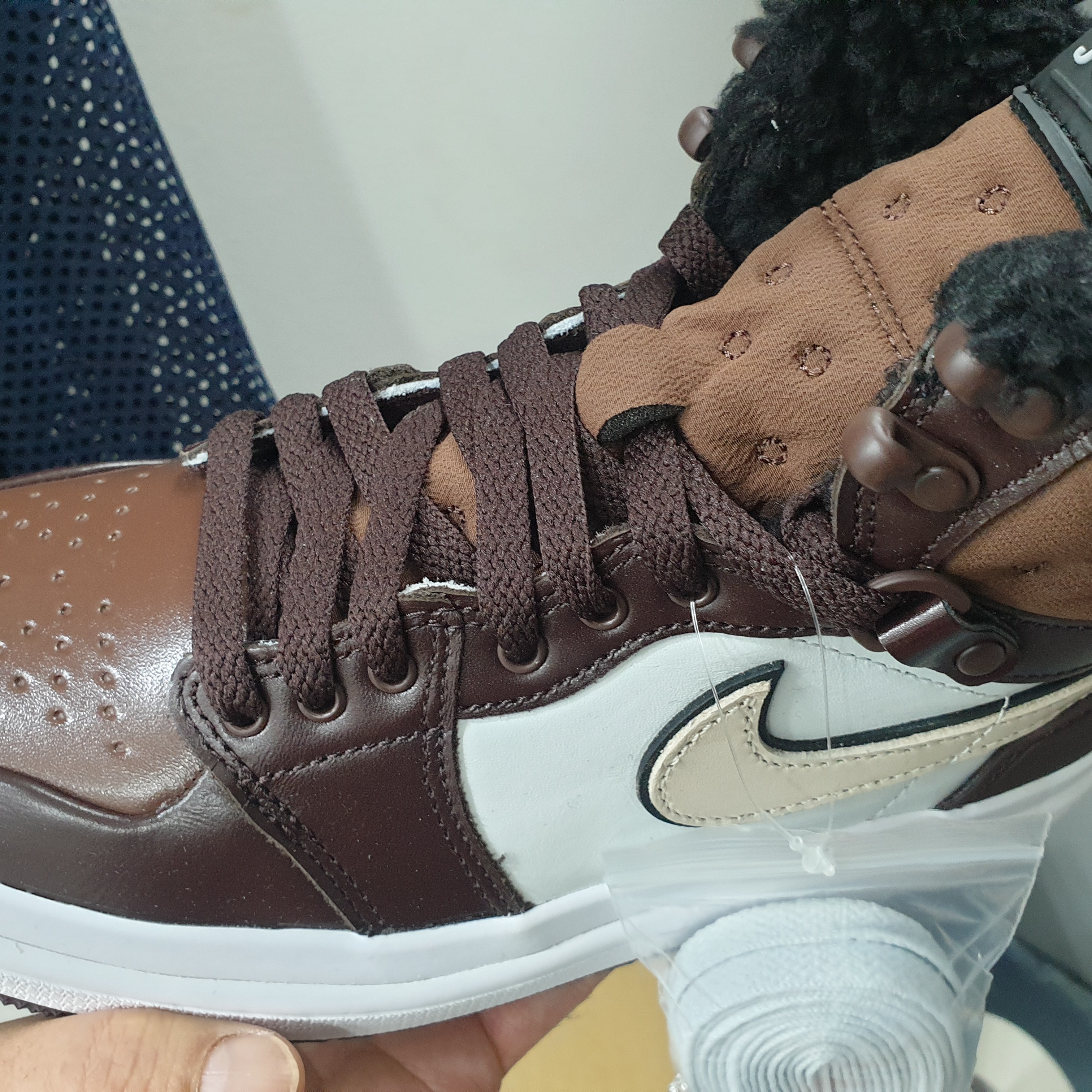 (W) Jordan 1 Acclimate Brown Basalt 착용 스타일 - 4