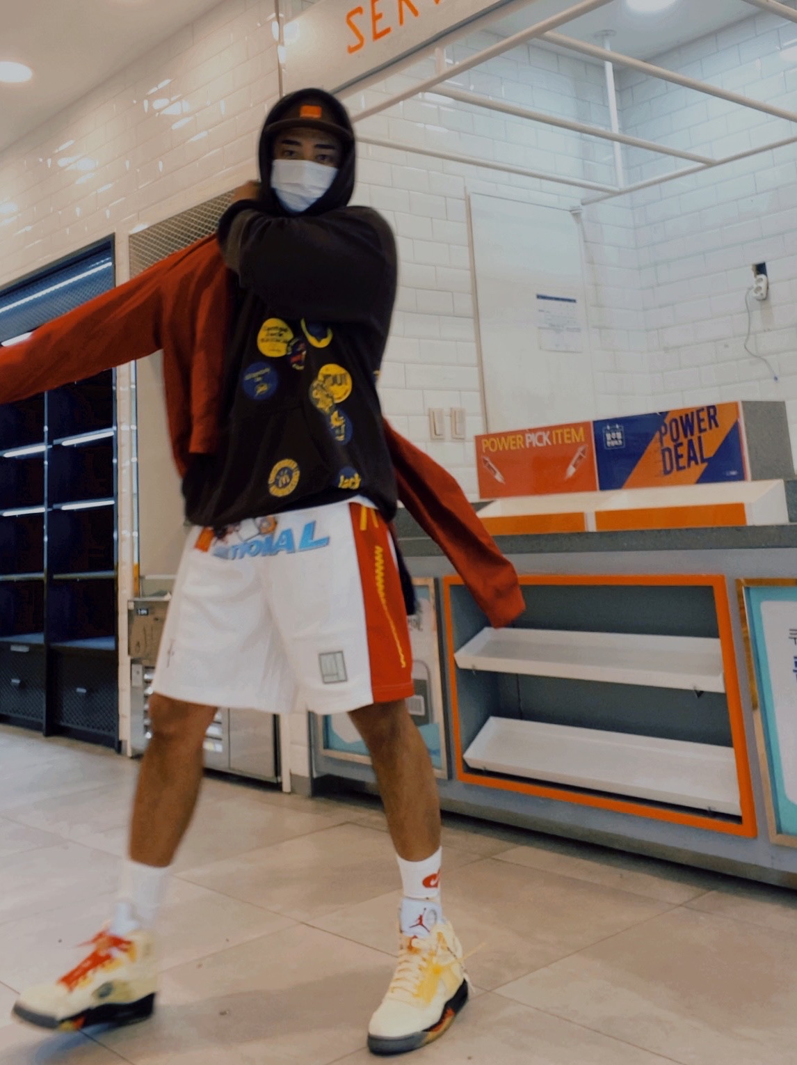 Jordan 5 x Off-White Retro SP Sail Fire Red 착용 스타일 - 4