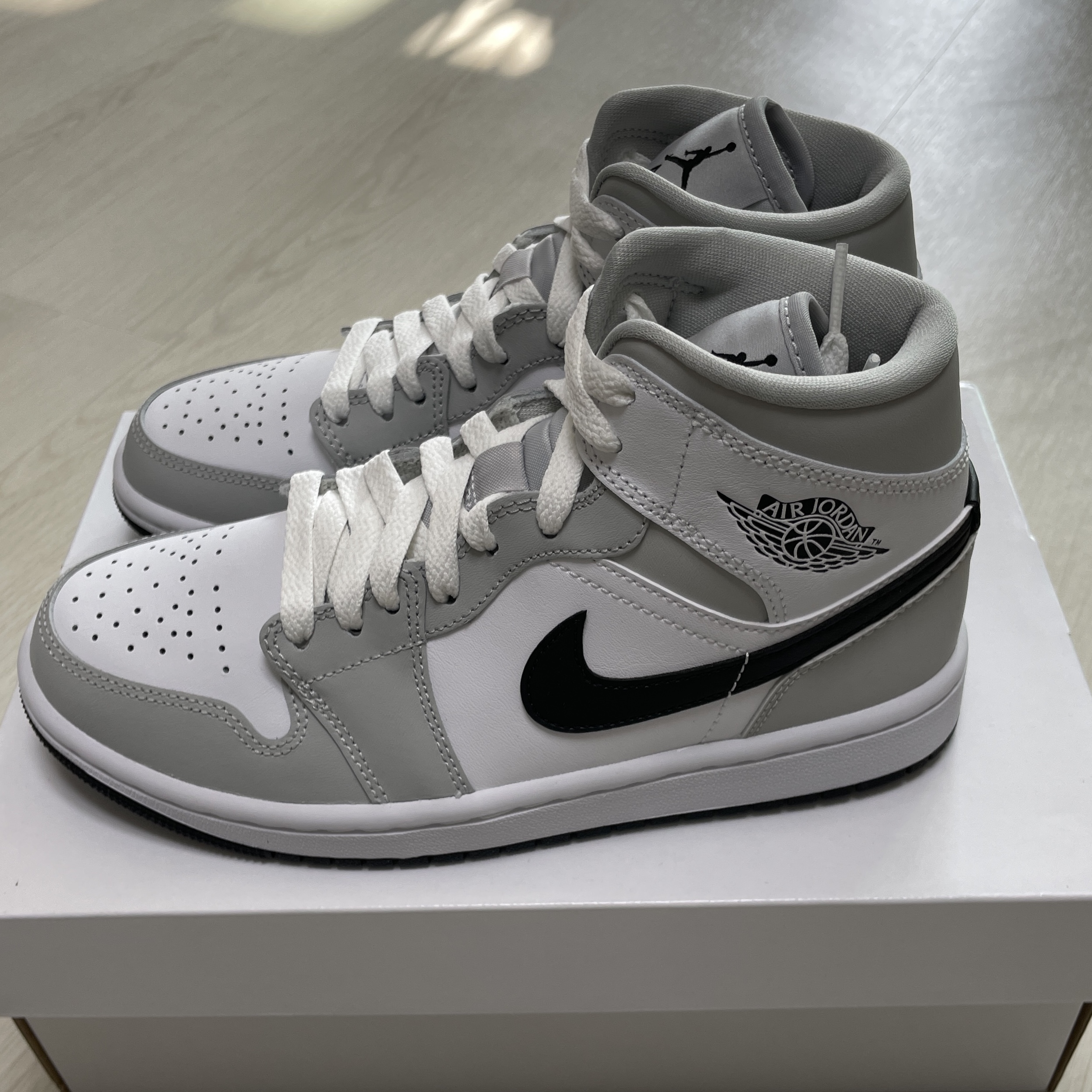 (W) Jordan 1 Mid Grey Fog 착용 스타일 - 3