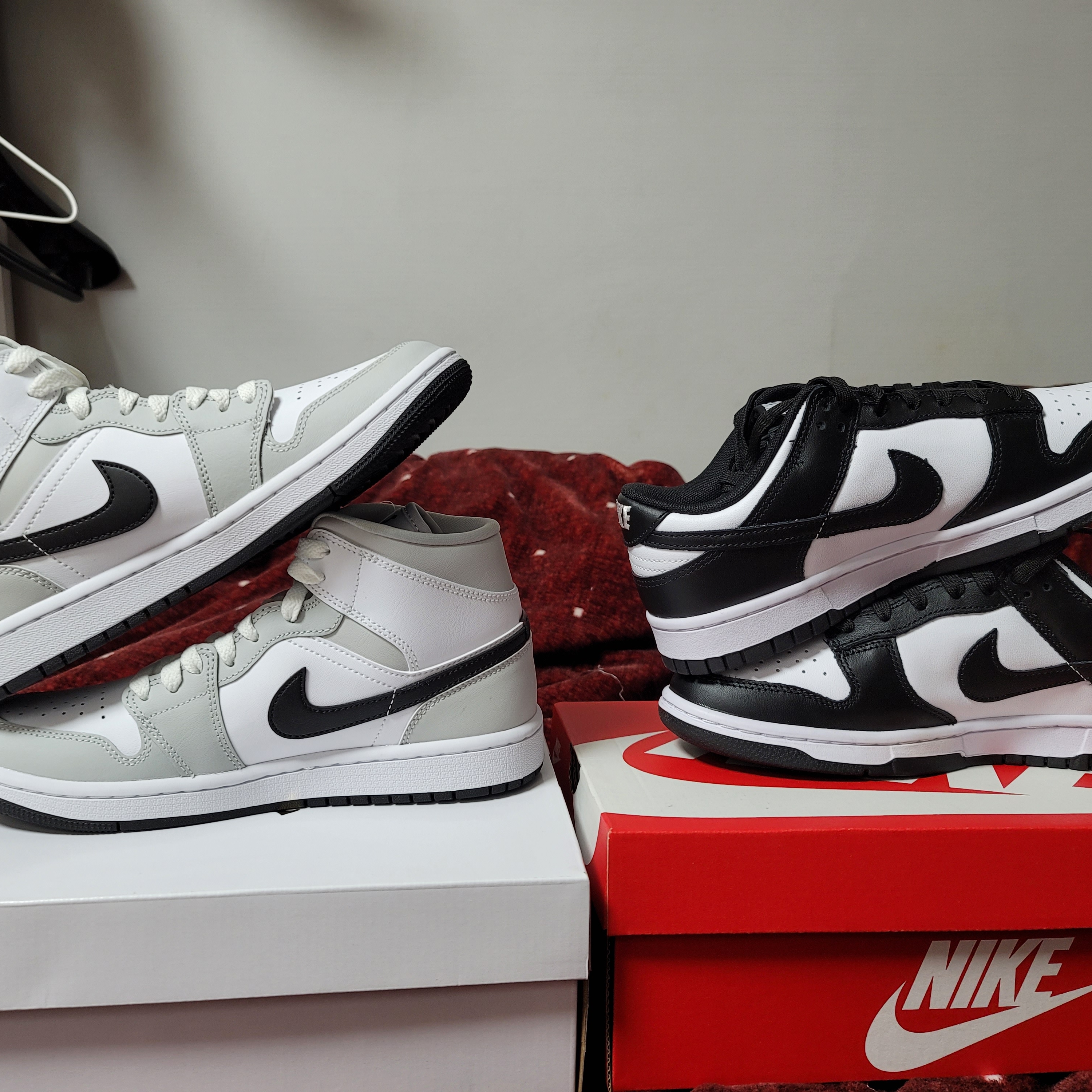 (W) Jordan 1 Mid Grey Fog, Nike Dunk Low Retro Black 착용 스타일 - 3