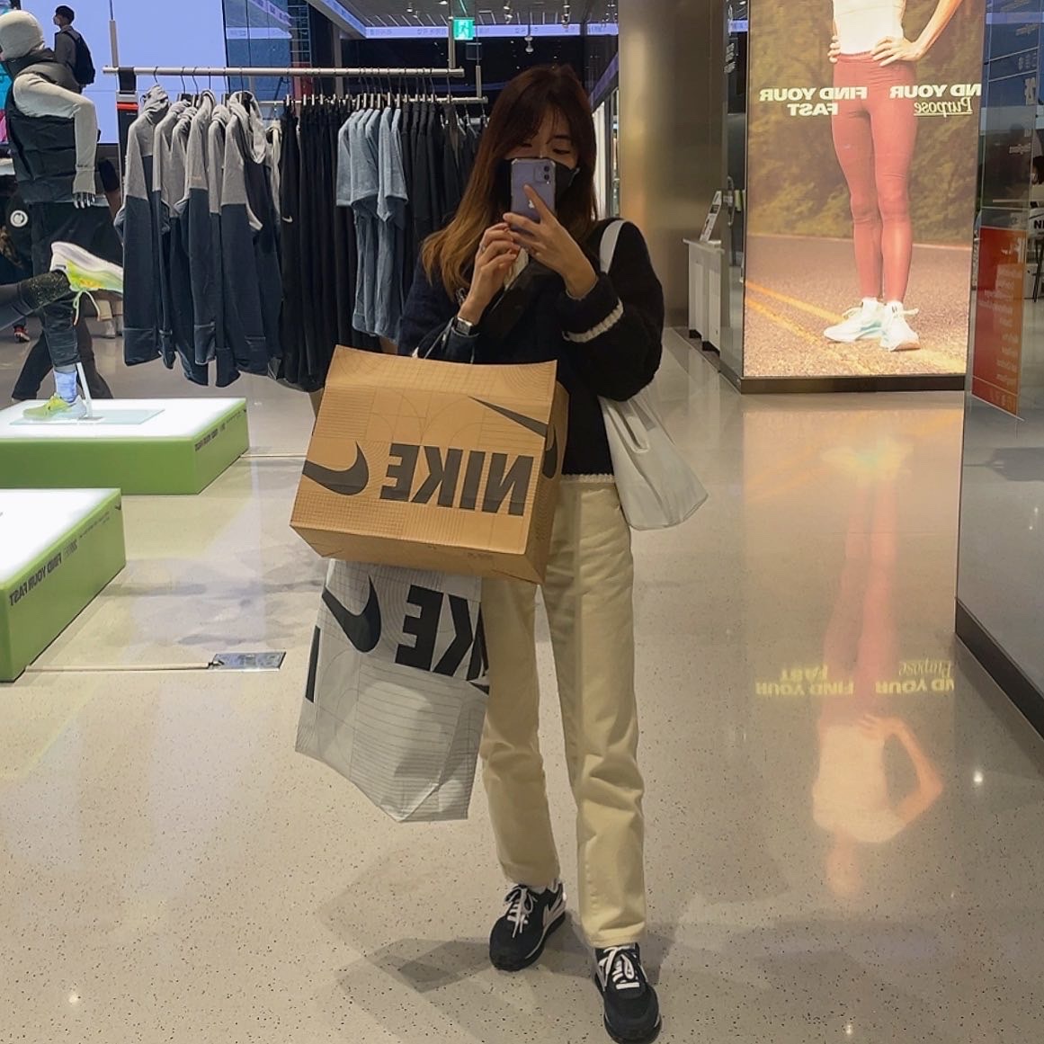 Helinox x Jordan Chair One, Nike x Sacai x Fragment LDWaffle Blackened Blue 착용 스타일 - 2