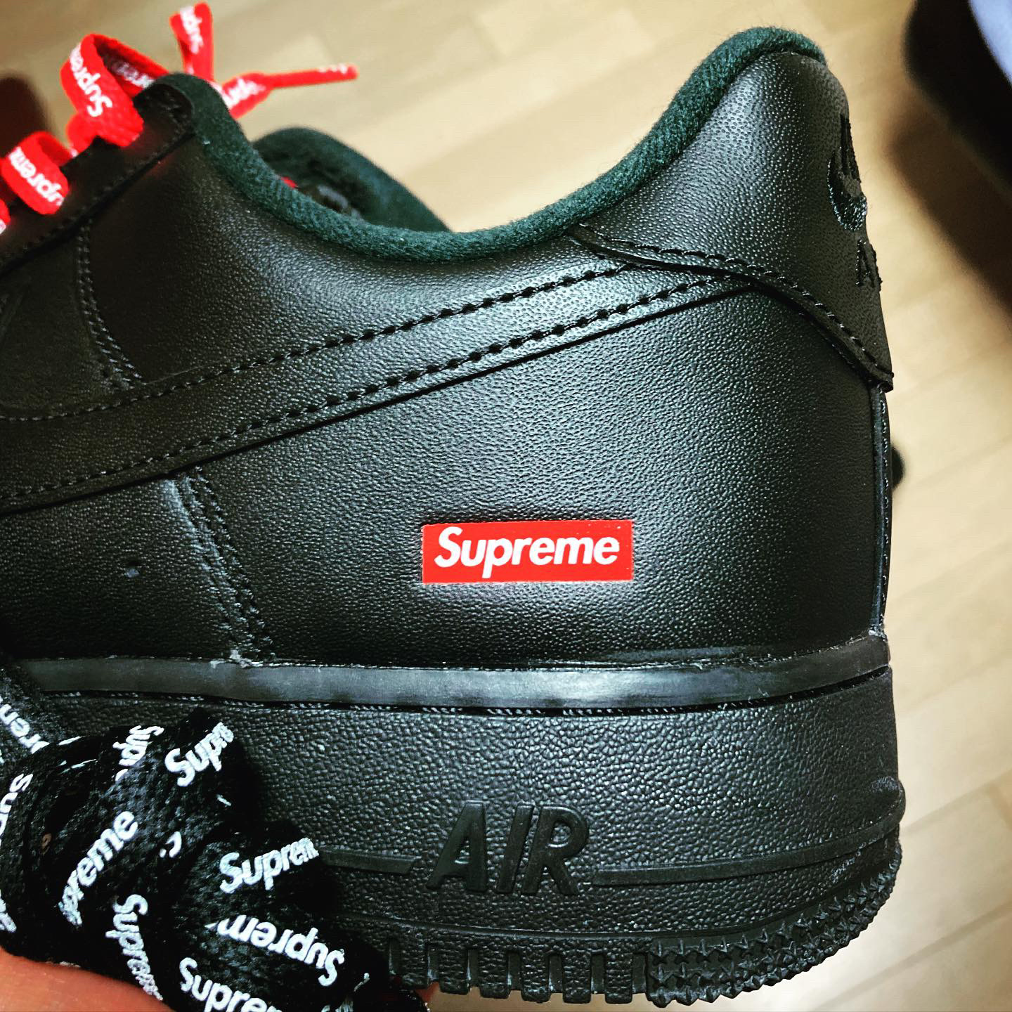 Nike x Supreme Air Force 1 Low Black, Nike x Supreme Air Force 1 Low White 착용 스타일 - 1
