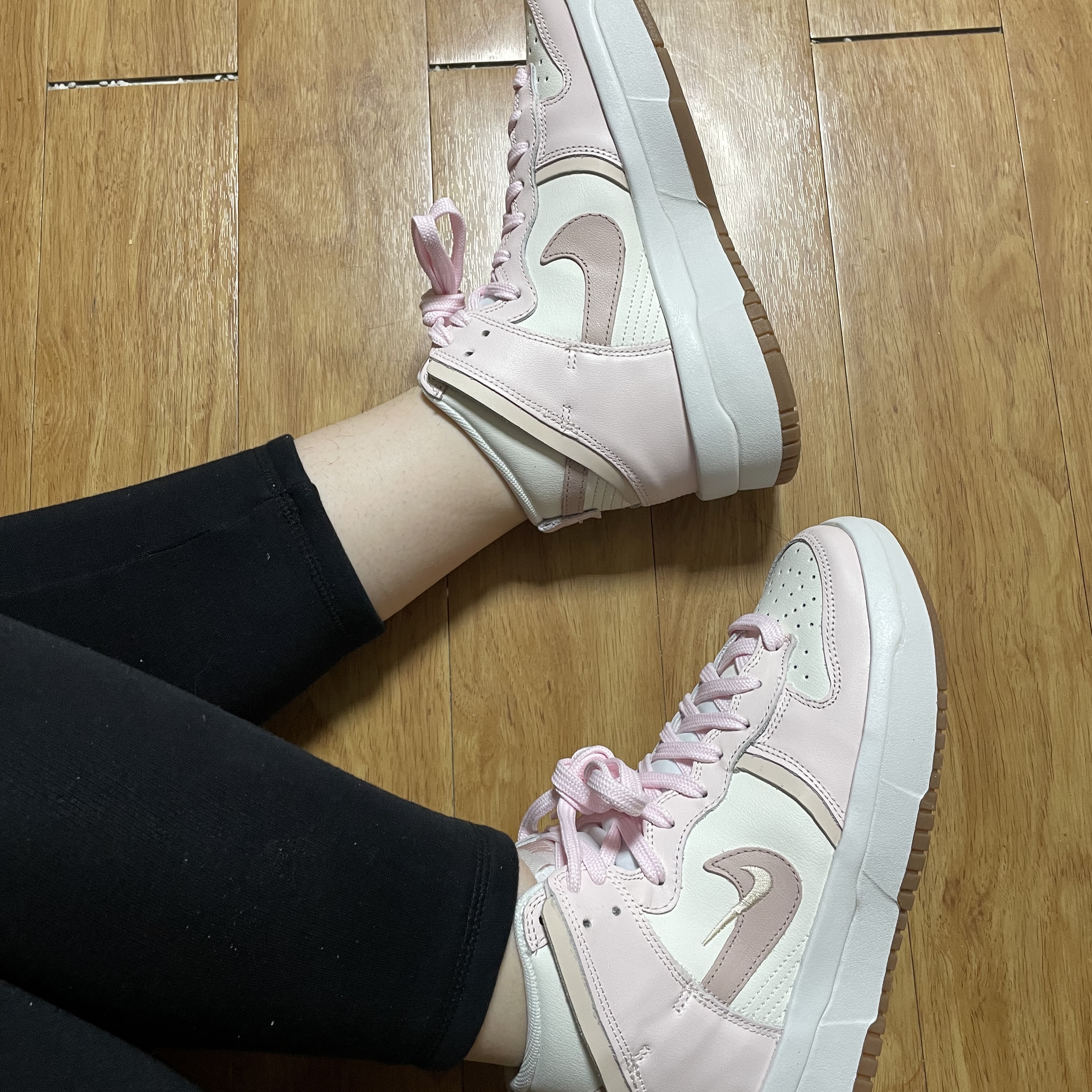 (W) Nike Dunk High Up Pink Oxford 착용 스타일 - 1