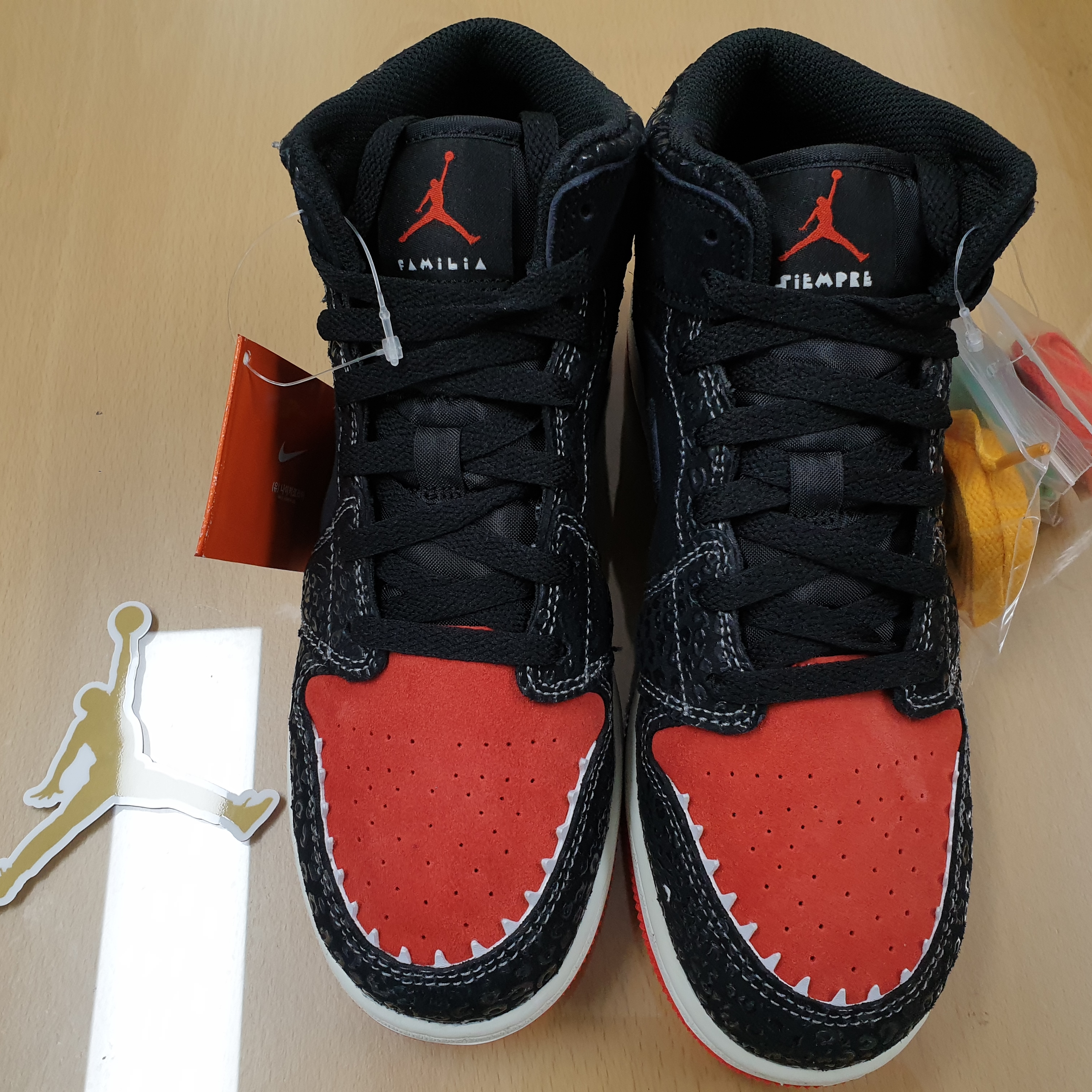 (GS) Jordan 1 Mid SE Siempre Familia 착용 스타일 - 4