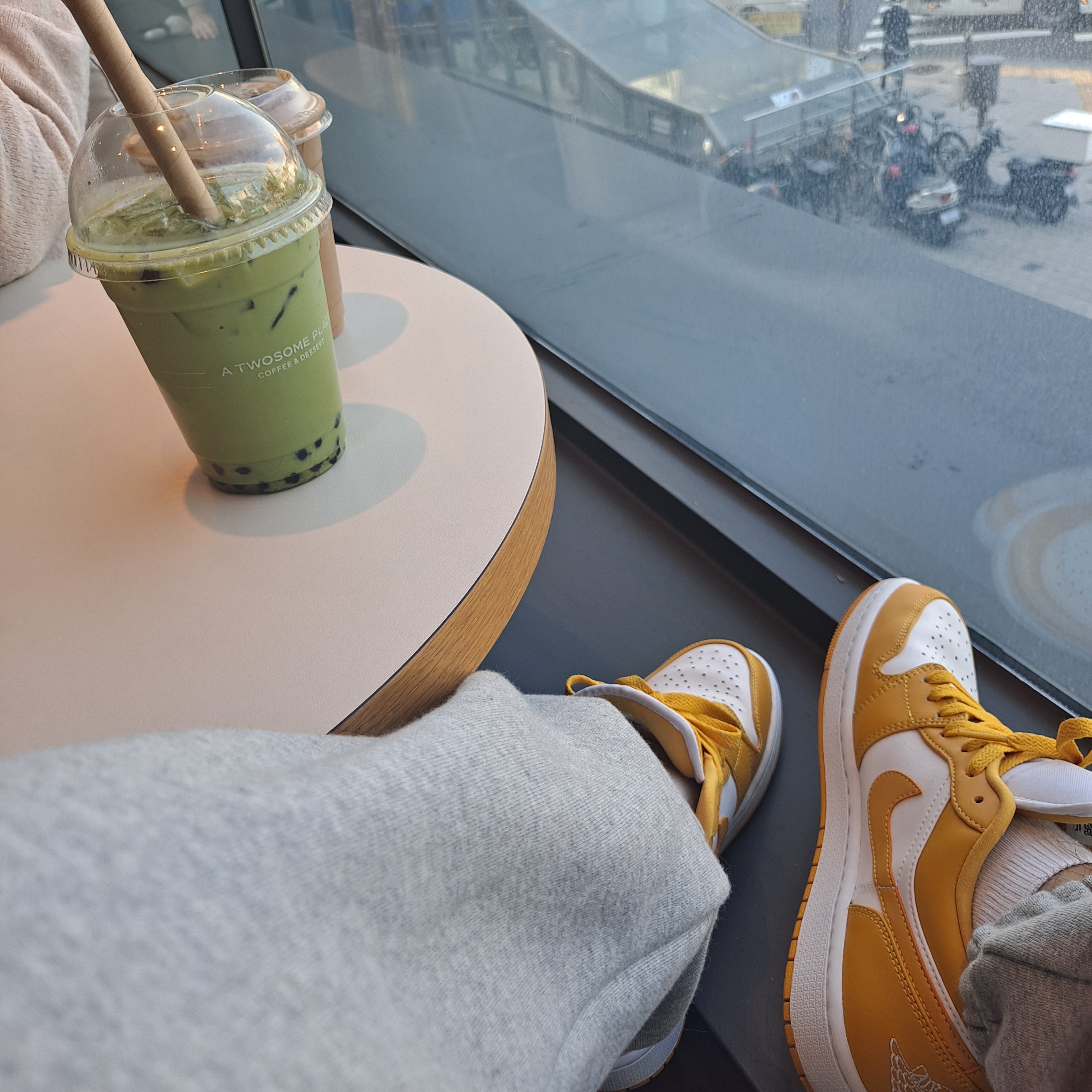 Jordan 1 Low Pollen 착용 스타일