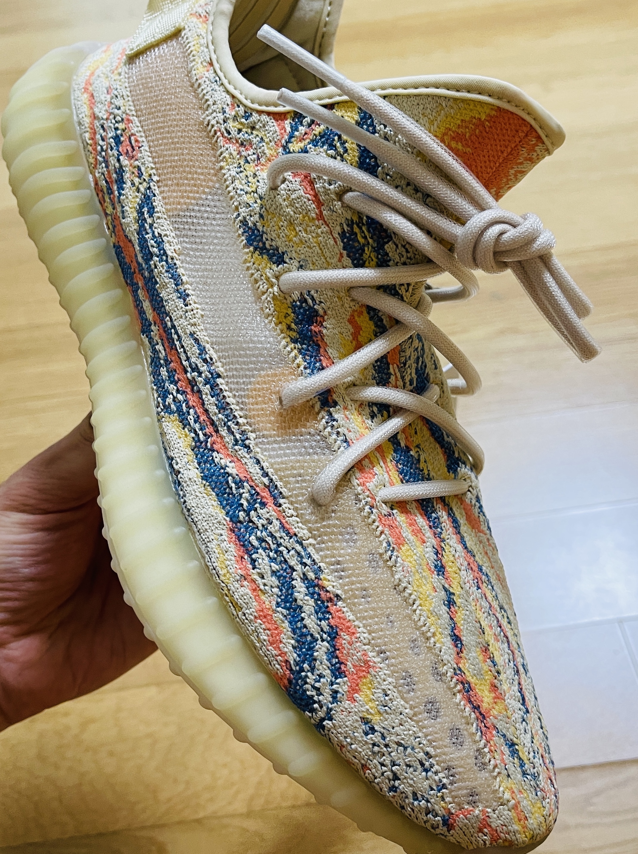 Adidas Yeezy Boost 350 V2 MX Oat 착용 스타일 - 2