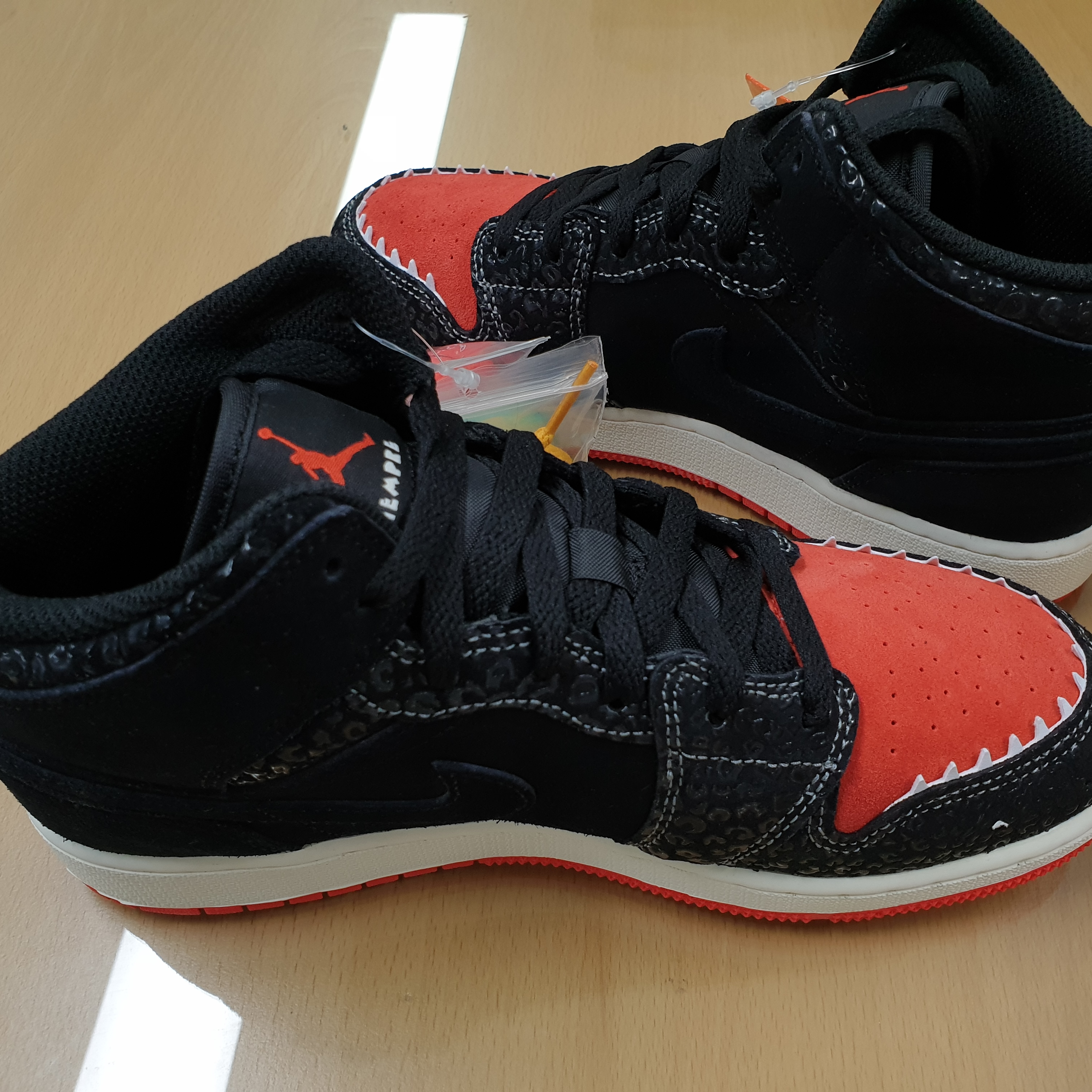 (GS) Jordan 1 Mid SE Siempre Familia 착용 스타일 - 2